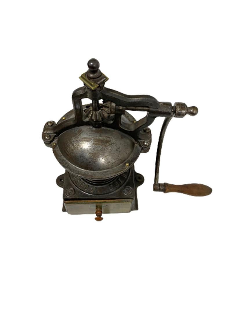 French Cast Iron Coffee Grinder, Late 19th Century In Good Condition For Sale In Delft, NL