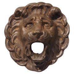 Mascaron de fontaine en fonte à tête de lion, 20e siècle