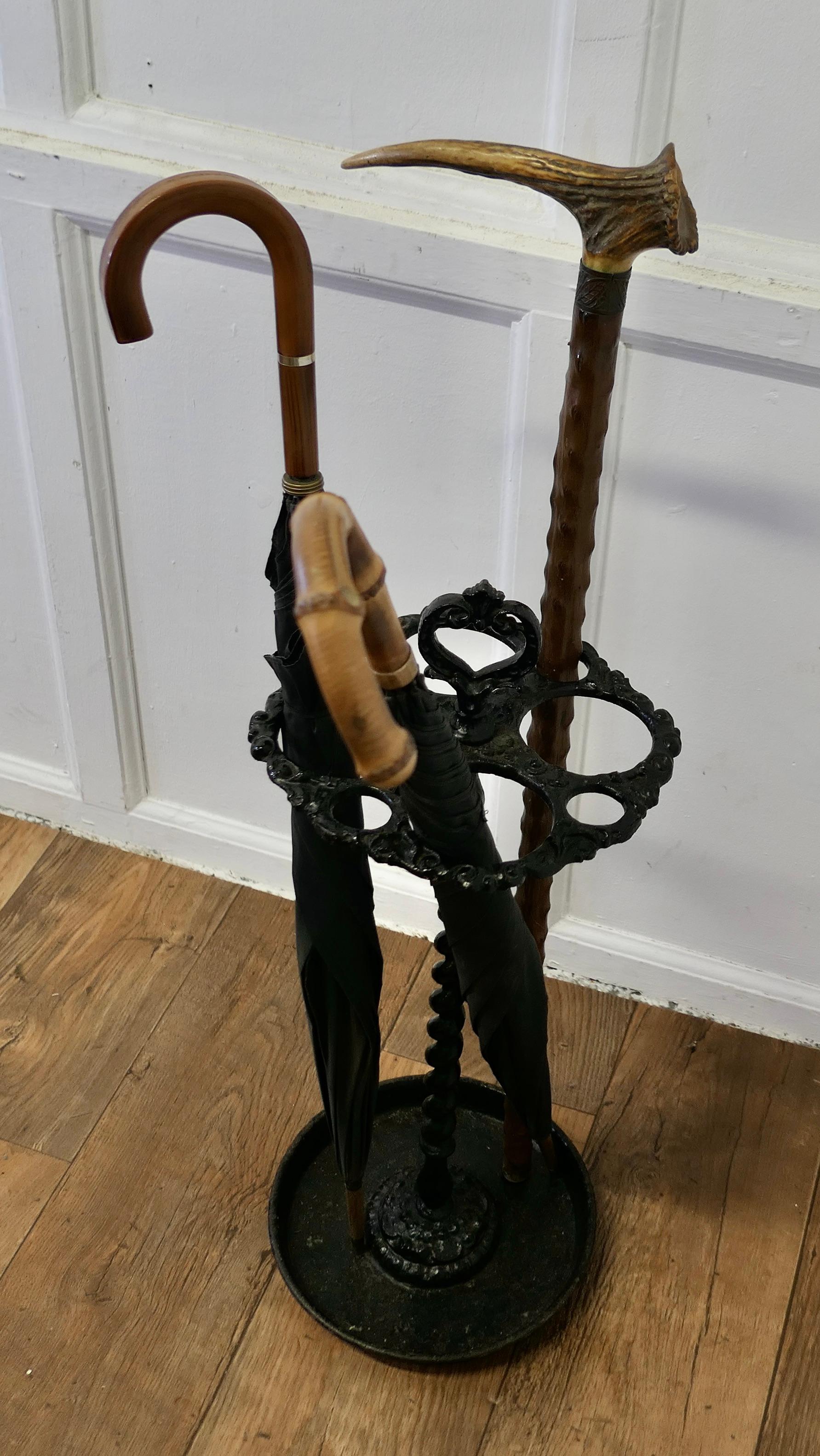 Ein französischer gusseiserner Spazierstock- oder Umbrella-Ständer    (Eisen) im Angebot