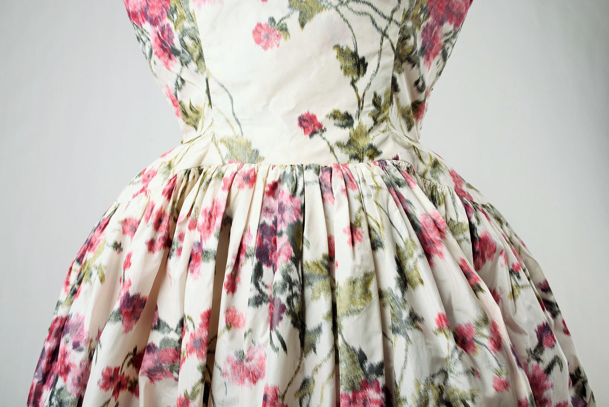 A French Chiné Silk Ball Gown Circa 1955 For Sale 5