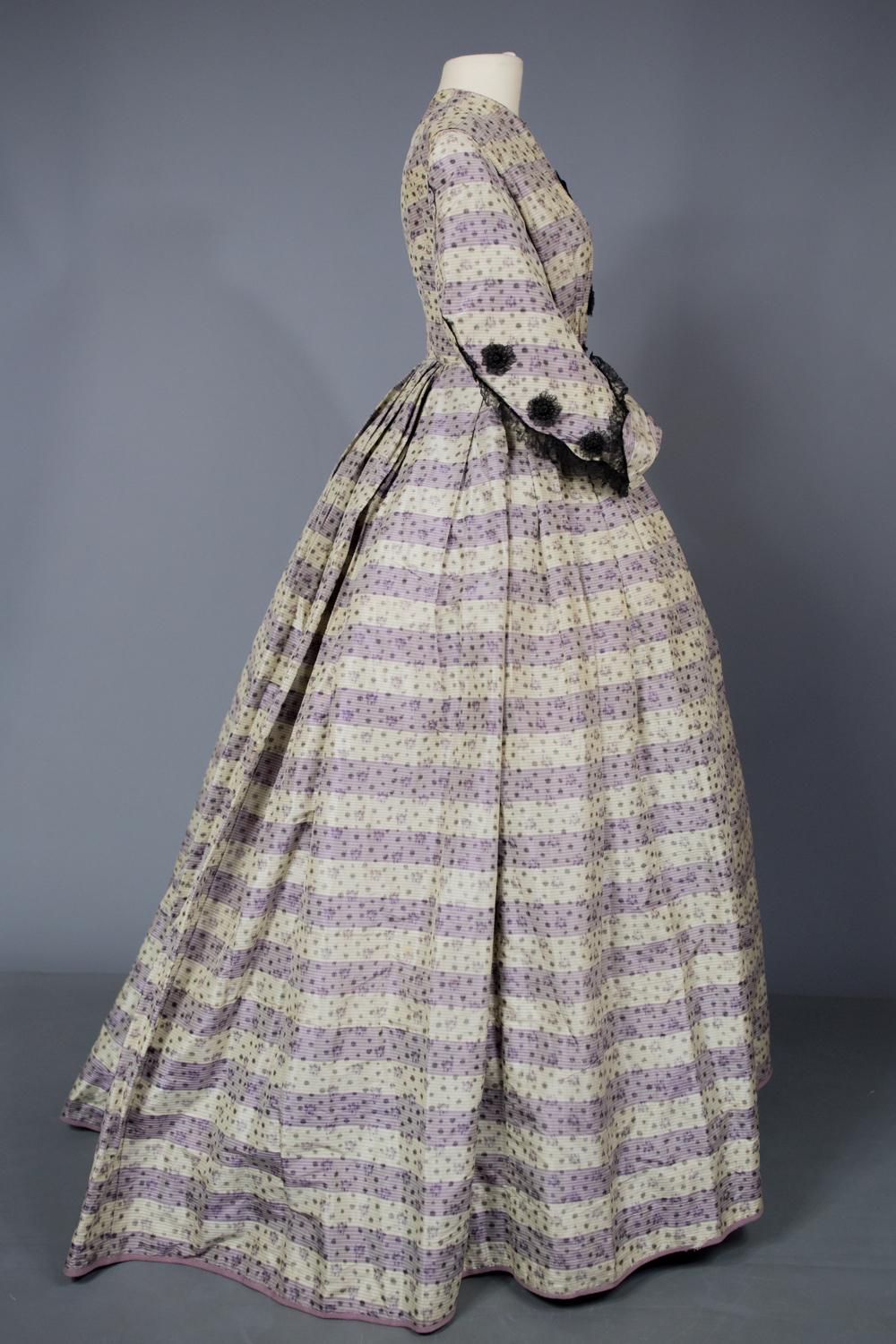 A French Chiné Silk Crinoline Day Dress Circa 1855 4