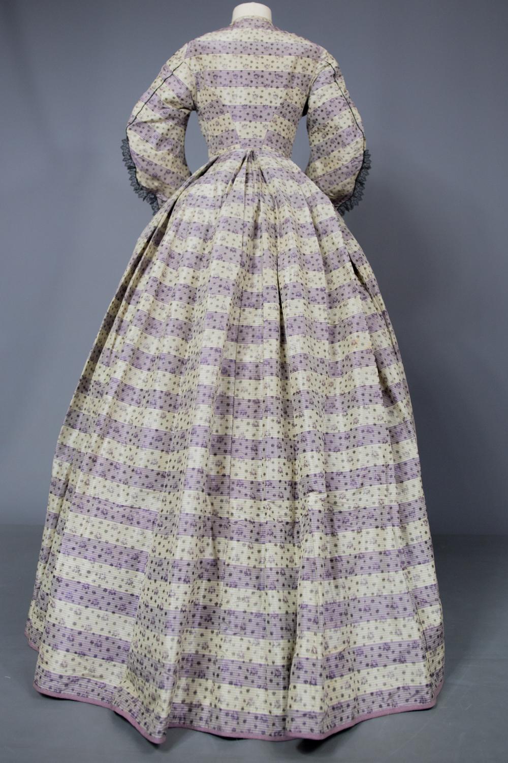 A French Chiné Silk Crinoline Day Dress Circa 1855 7