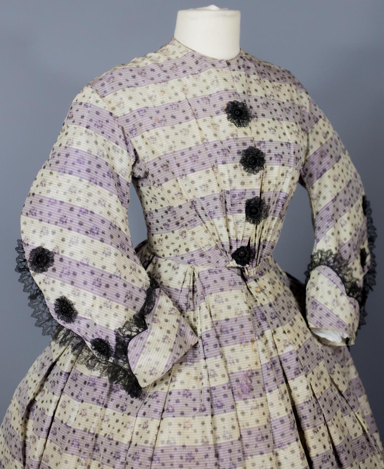 Circa 1855/1858
France or Europe
 
Beautiful day dress with large crinoline dating from the beginning of the Second Empire period. Cream silk taffeta with purple stripes, speckled in leopard-style Chiné silk, inspired by Louis XVI French