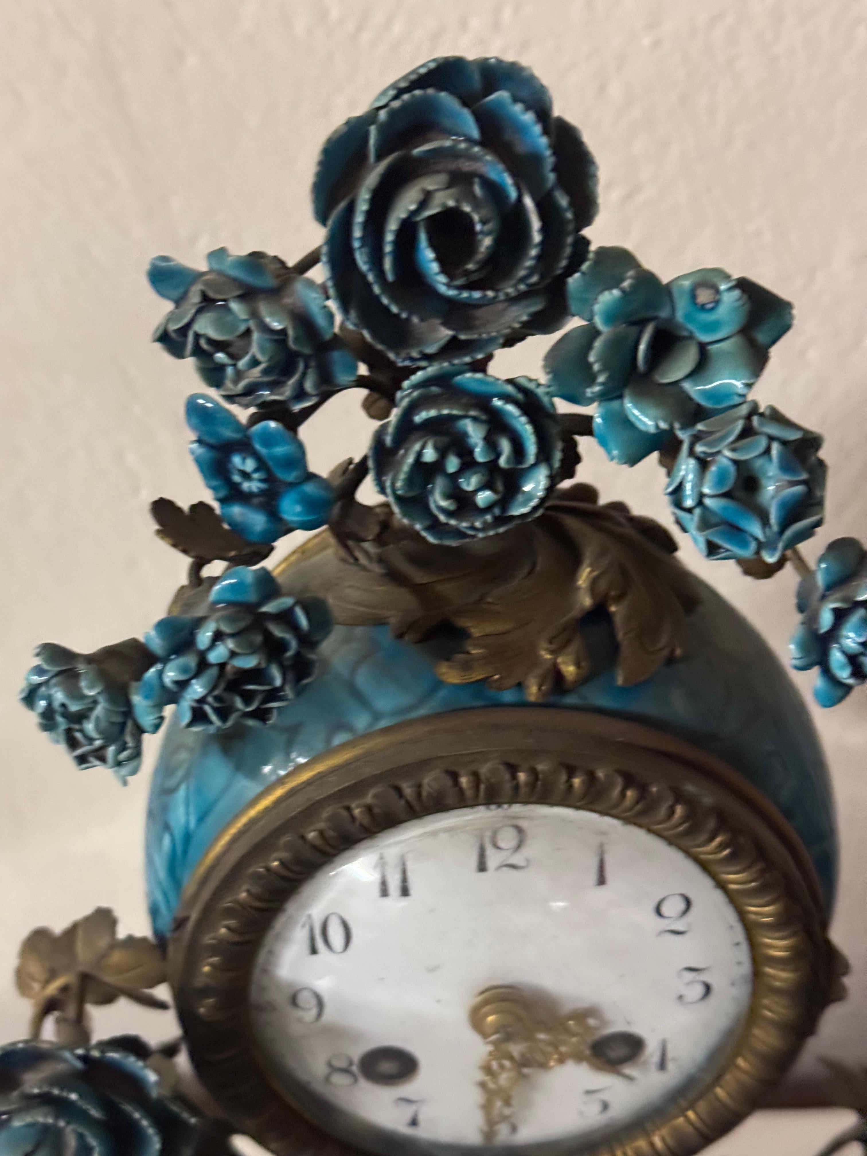 Louis XV A french chinoiserie style three pieces gilt bronze and porcelain For Sale