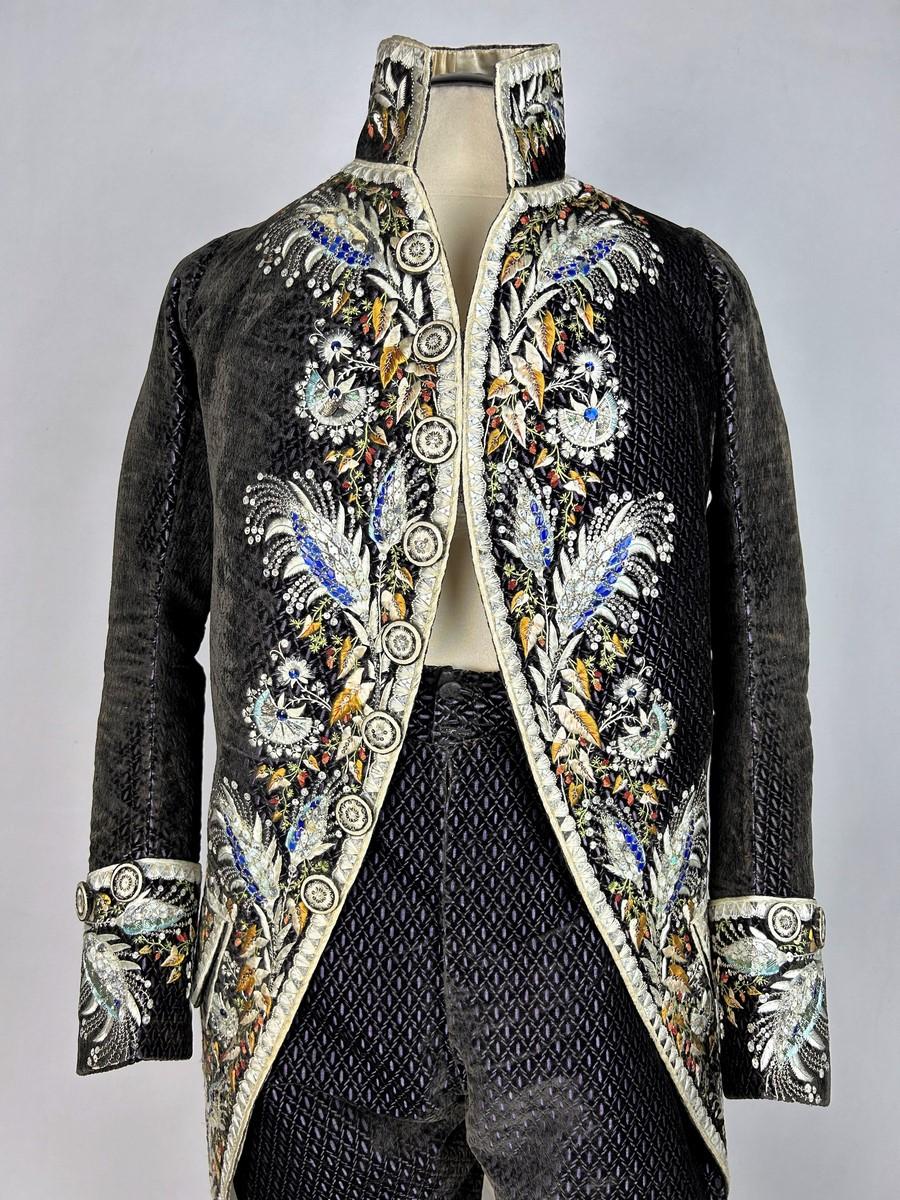 Abito e pantaloni da cerimonia della corte francese con una prestigiosa provenienza, CIRCA 1810 in vendita 6