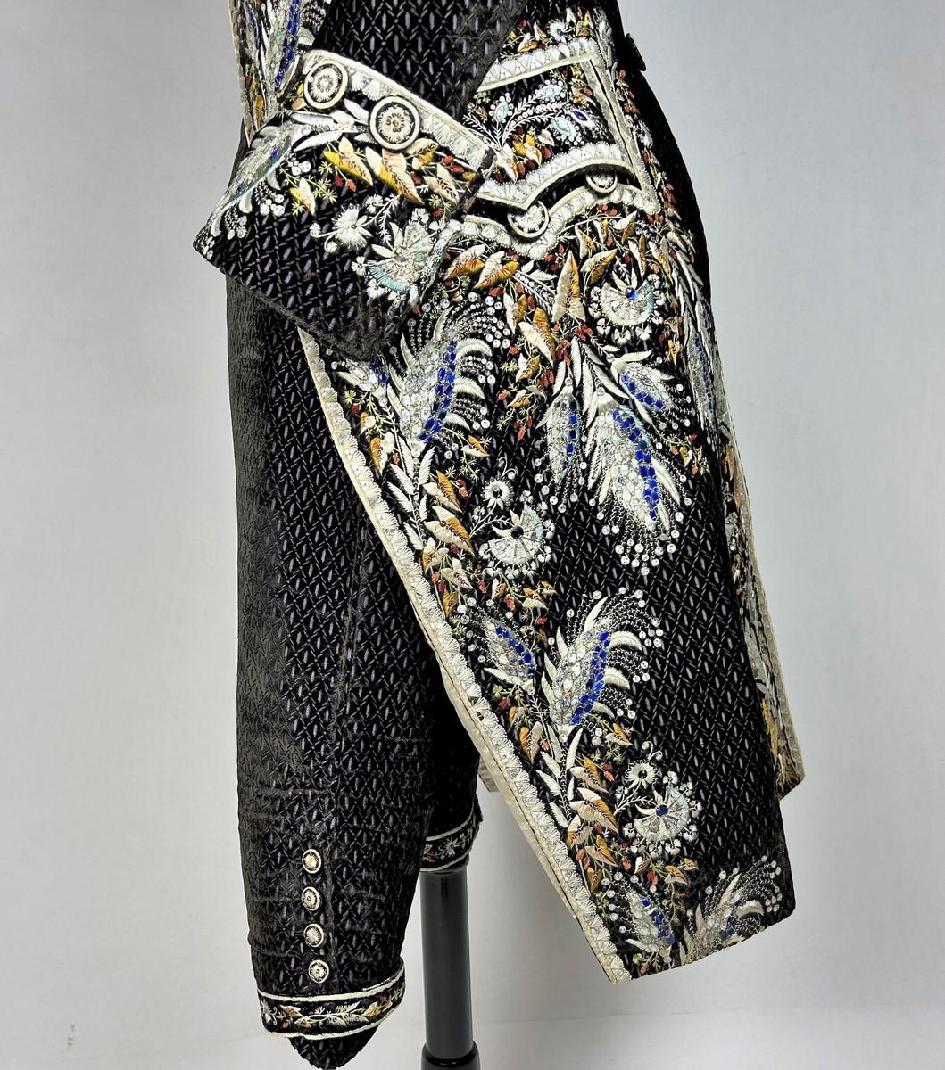 Abito e pantaloni da cerimonia della corte francese con una prestigiosa provenienza, CIRCA 1810 in vendita 9