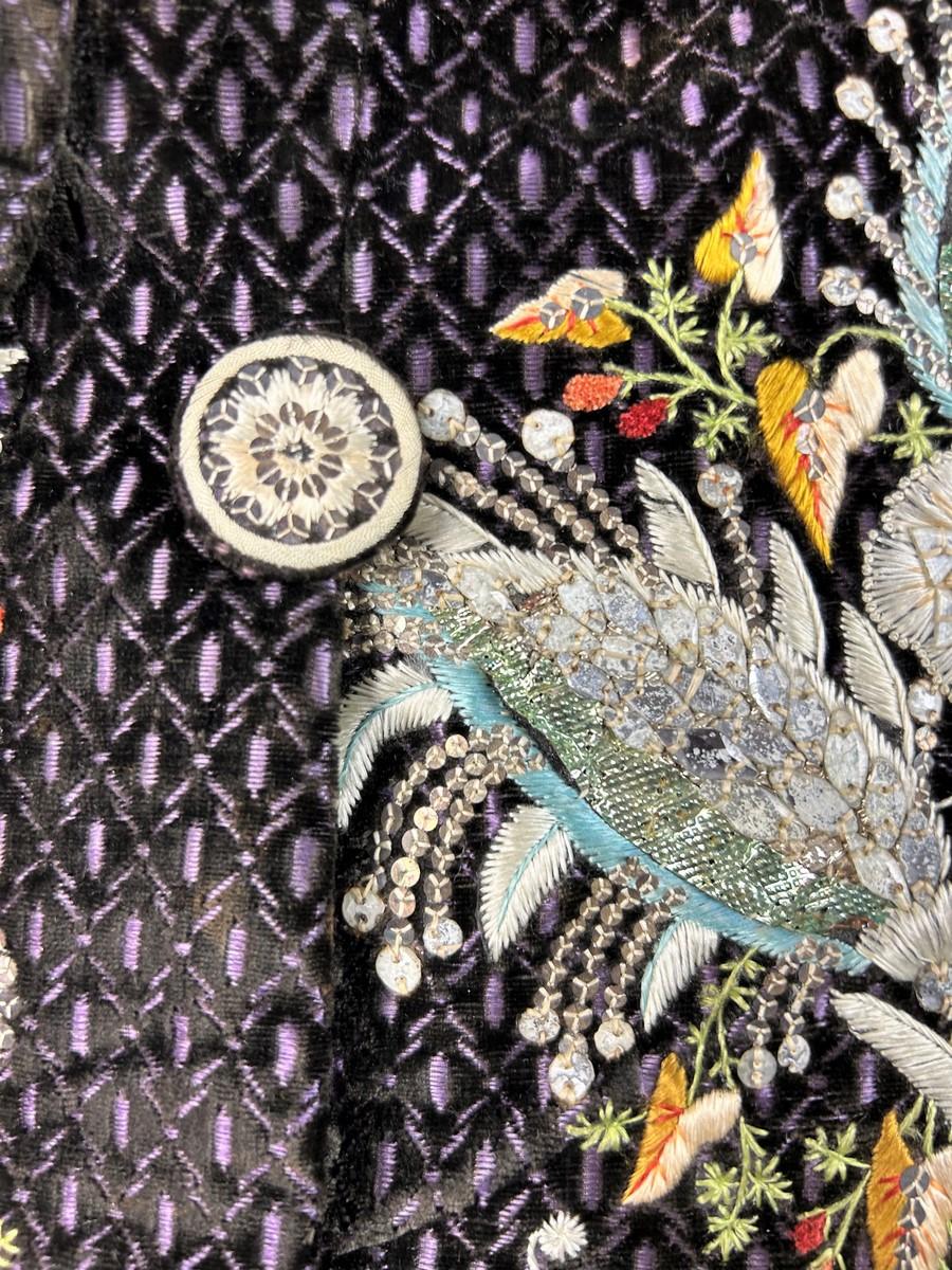 Abito e pantaloni da cerimonia della corte francese con una prestigiosa provenienza, CIRCA 1810 in vendita 3