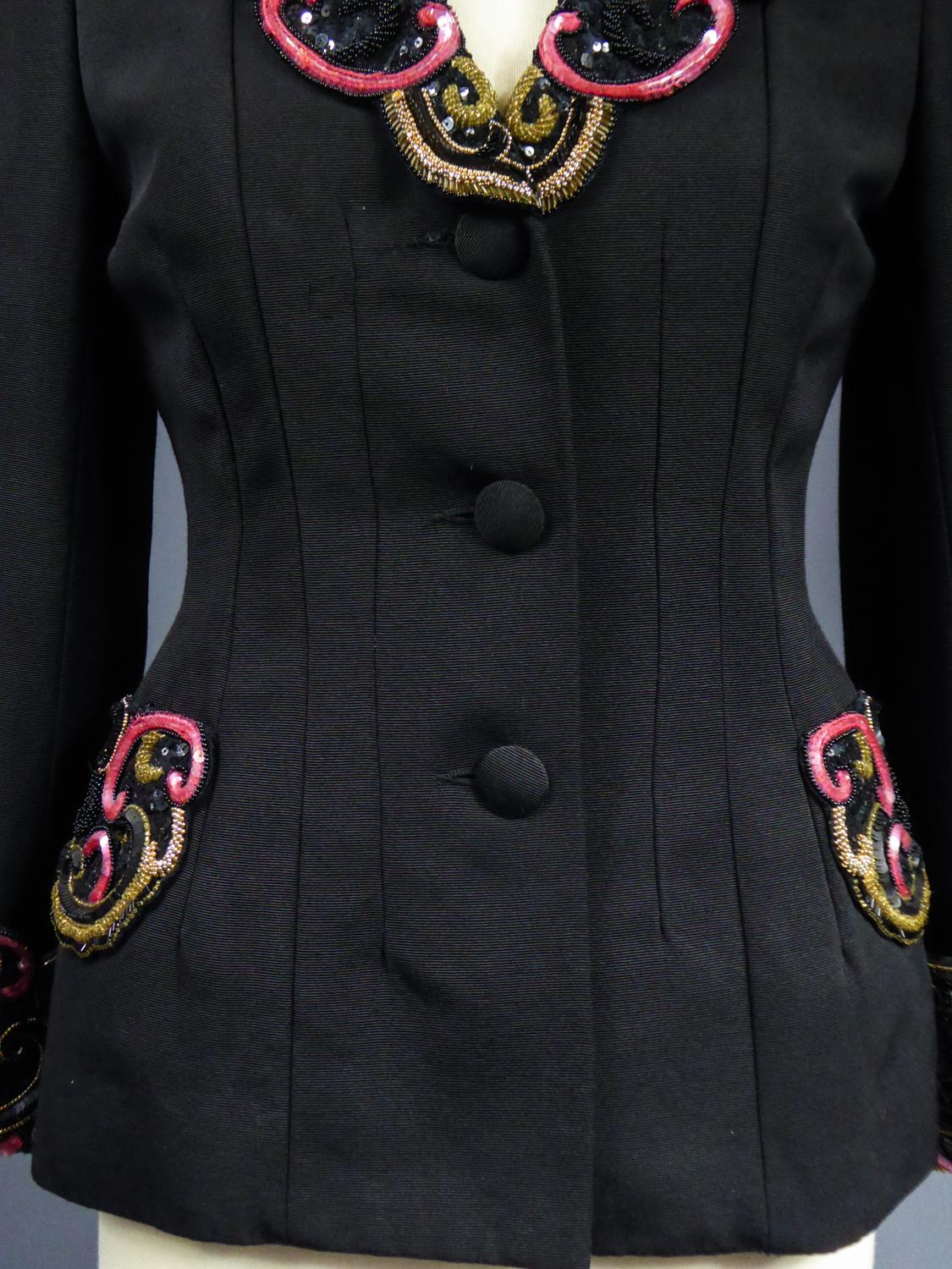 Donna Una giacca da bar francese di alta moda con perline e paillettes ricamate CIRCA 1950 in vendita