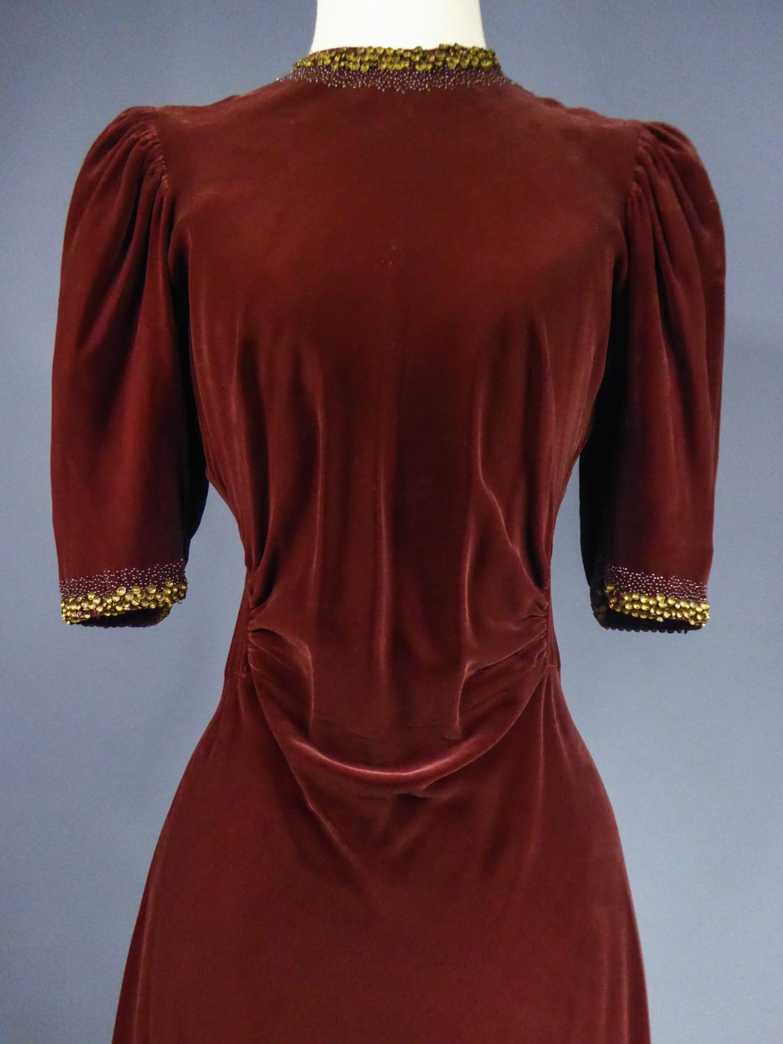 Robe de haute couture française en perles et velours, circa 1940-1950 Bon état - En vente à Toulon, FR
