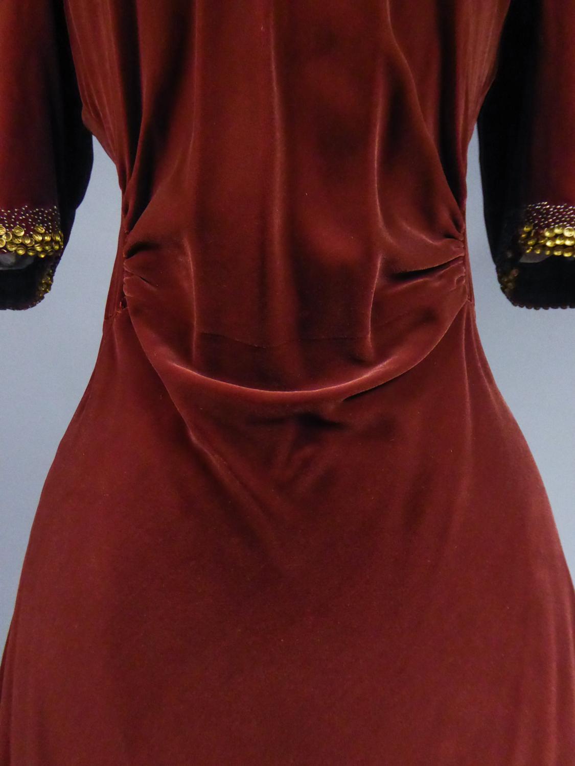 Robe de haute couture française en perles et velours, circa 1940-1950 Pour femmes en vente