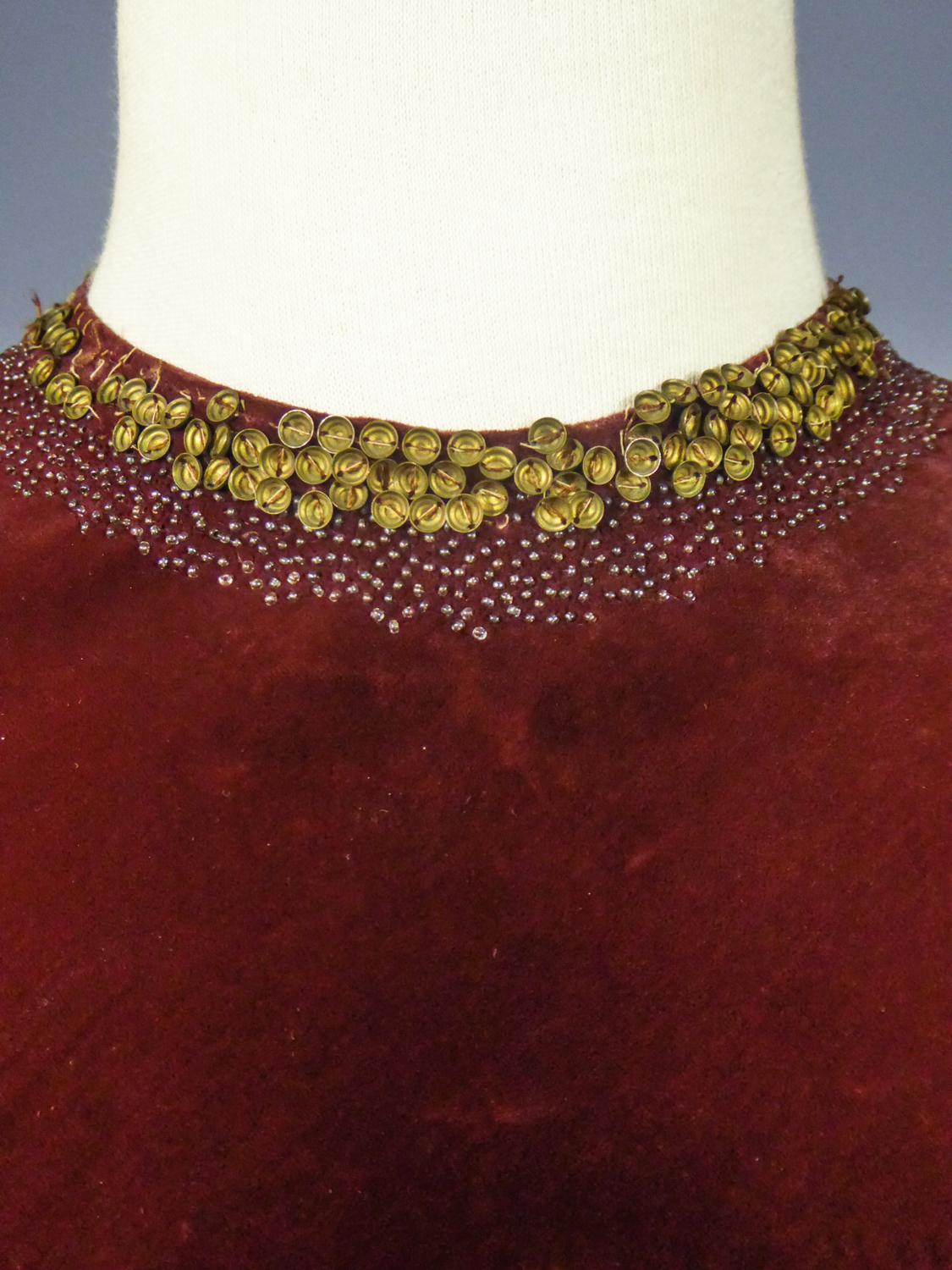 Robe de haute couture française en perles et velours, circa 1940-1950 en vente 1