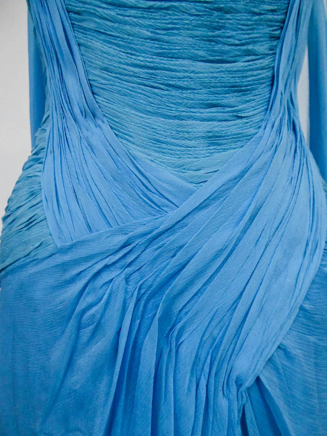 Bleu Robe de soirée en mousseline de Carven Couture numérotée 11150 Circa 1960/1970 en vente
