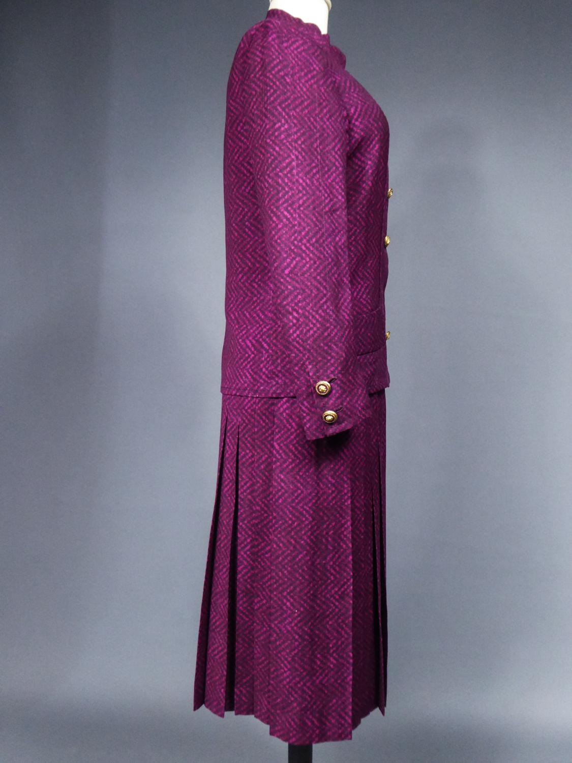 Gonna e giacca Chanel in seta Couture francese numero 60423 e 60422 C. 1980 in vendita 7
