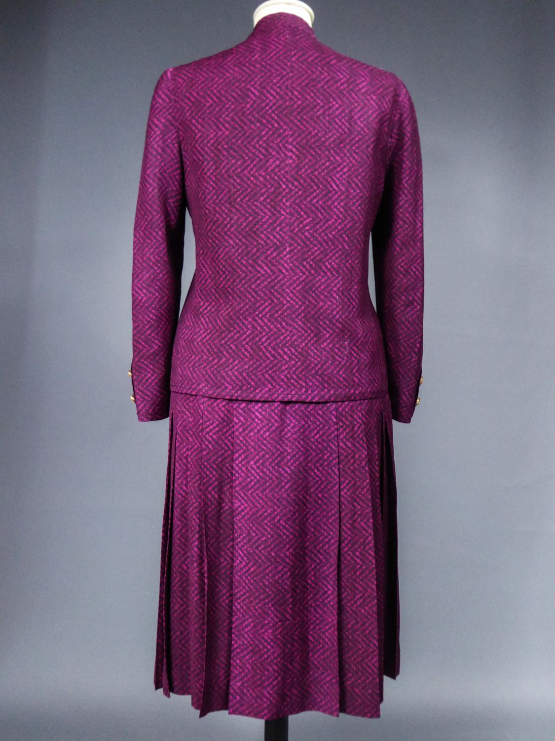 Gonna e giacca Chanel in seta Couture francese numero 60423 e 60422 C. 1980 in vendita 9