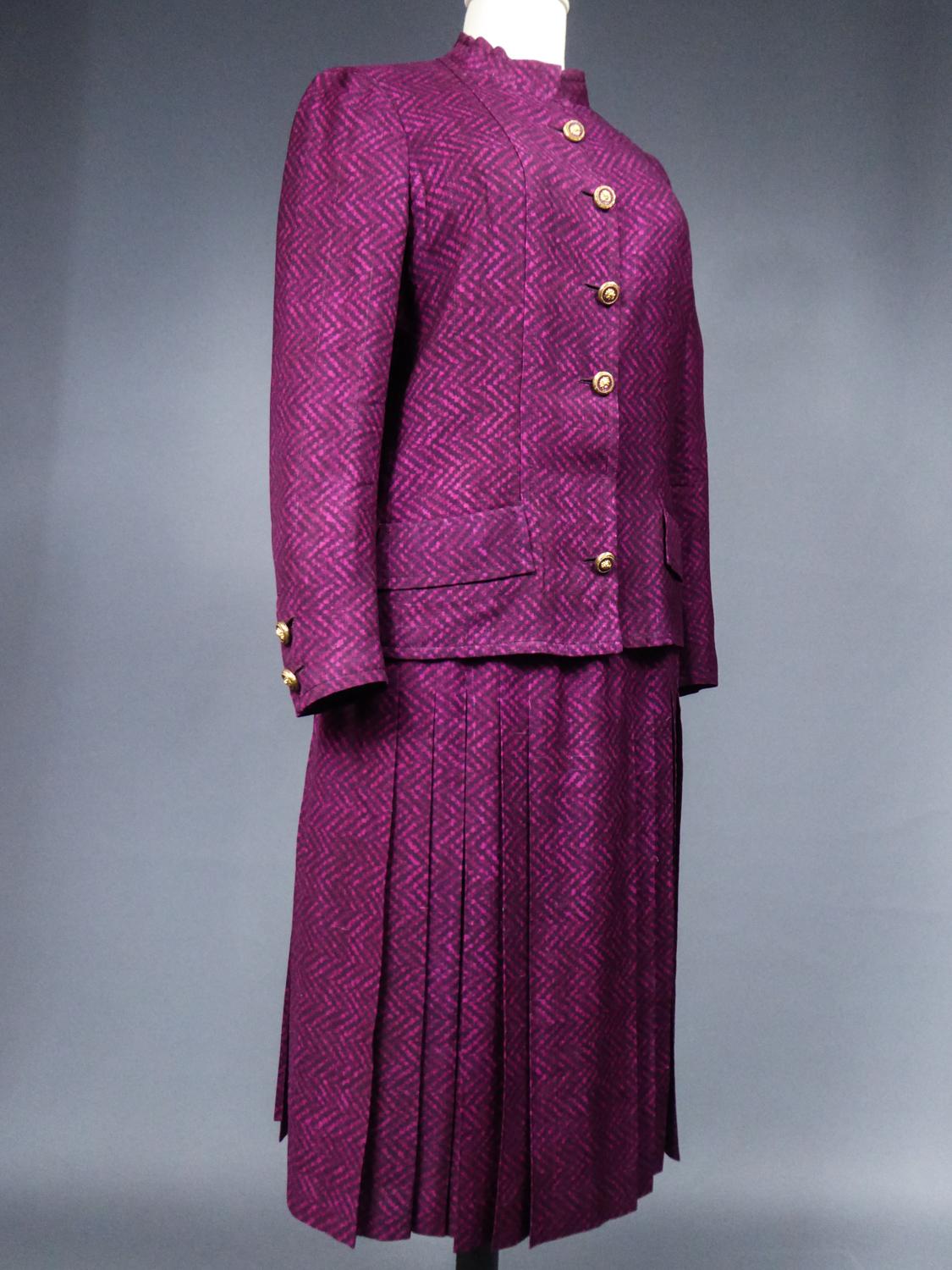 Gonna e giacca Chanel in seta Couture francese numero 60423 e 60422 C. 1980 in vendita 3