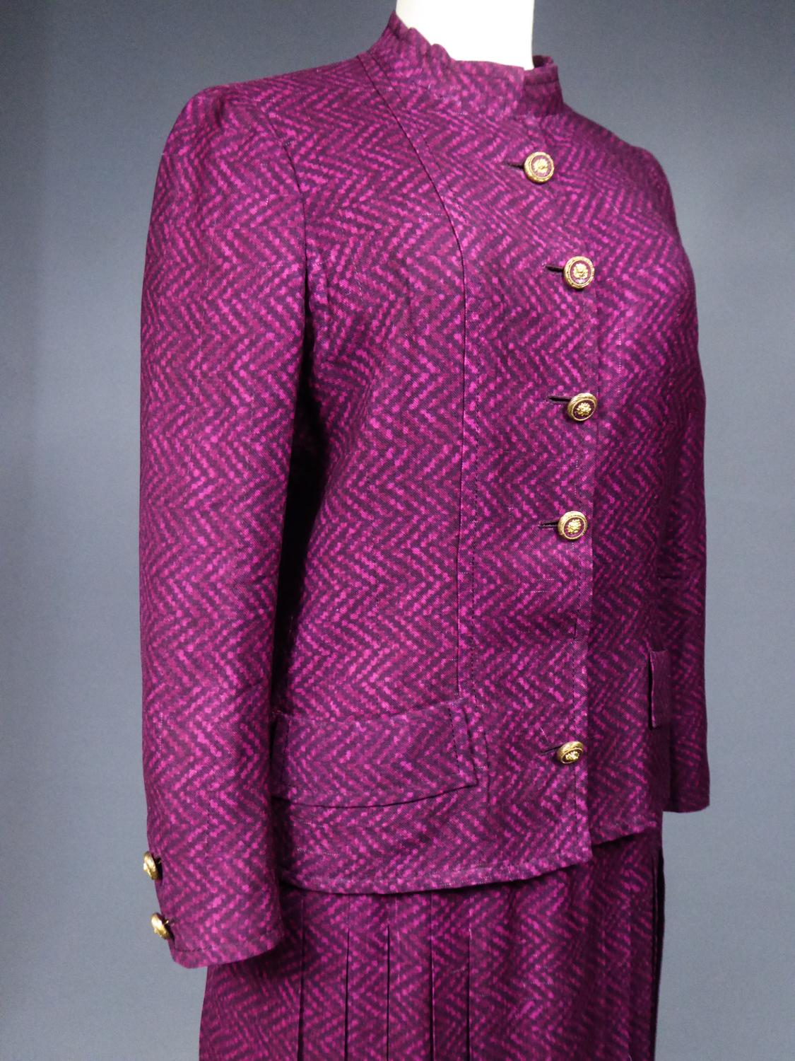 Gonna e giacca Chanel in seta Couture francese numero 60423 e 60422 C. 1980 in vendita 4