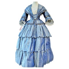 Un Vestido Francés de Crinolina Cambiante de Tafetán - Periodo de Napoléon III Circa 1855.