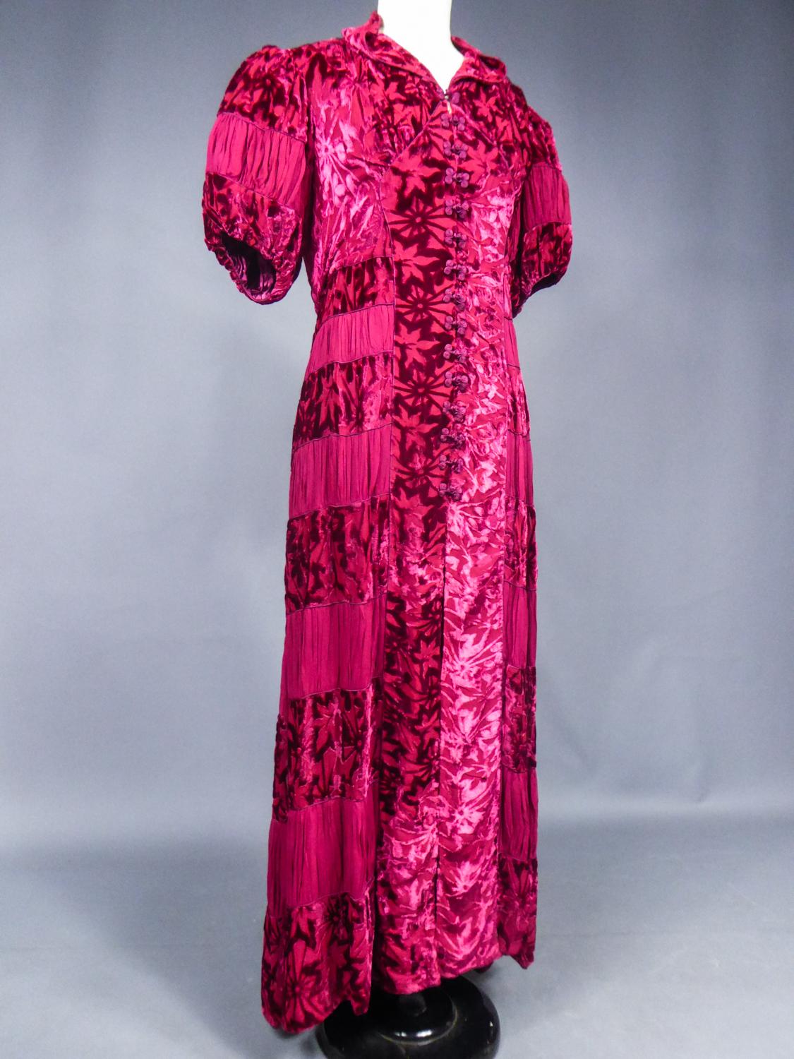 A French Devoré Velvet fuschia evening dress in Crepe Silk Circa 1940 3