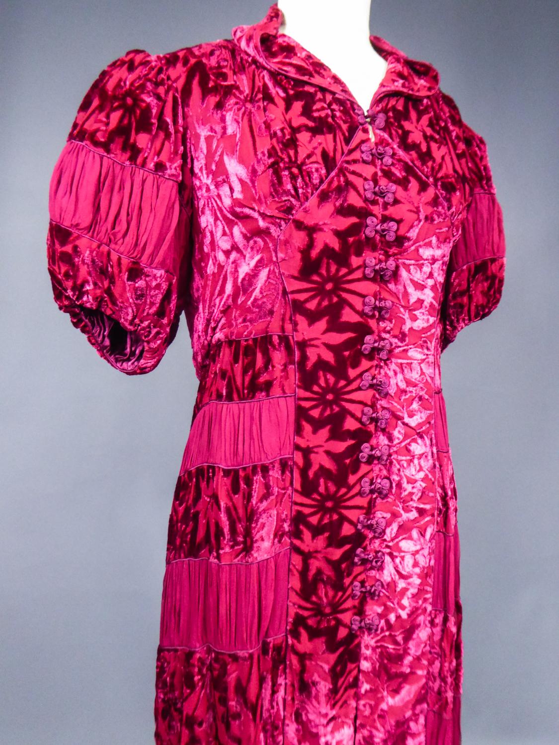 A French Devoré Velvet fuschia evening dress in Crepe Silk Circa 1940 4
