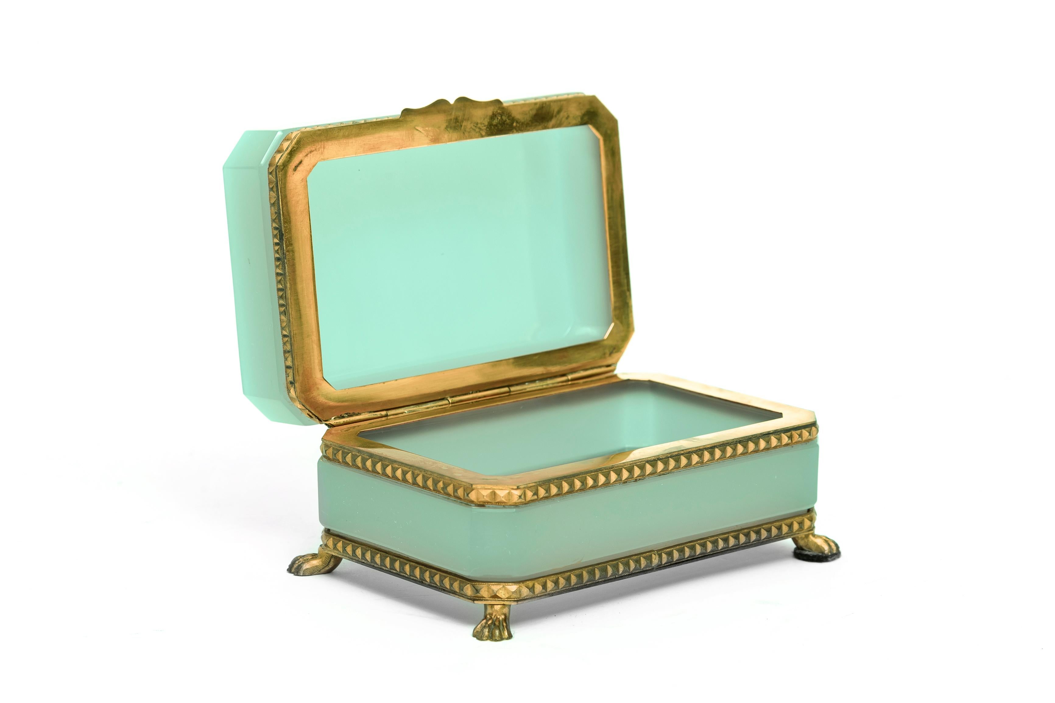 A French  Dichroic Opaline Crystal Dore Bronze Mounted Green & Pink Colored Box For Sale 1