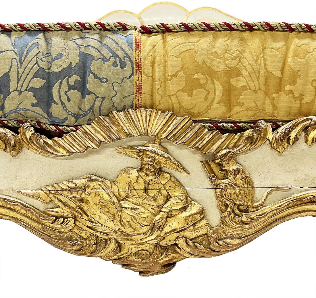 A French early 19th century large impressive gilt wooden Directoire, daybed

A French 19th century Directoire, daybed in wood with gilt floral decoration and gilded carved wooden chinoiserie of a man with a monkey. With padded rectangular cushion