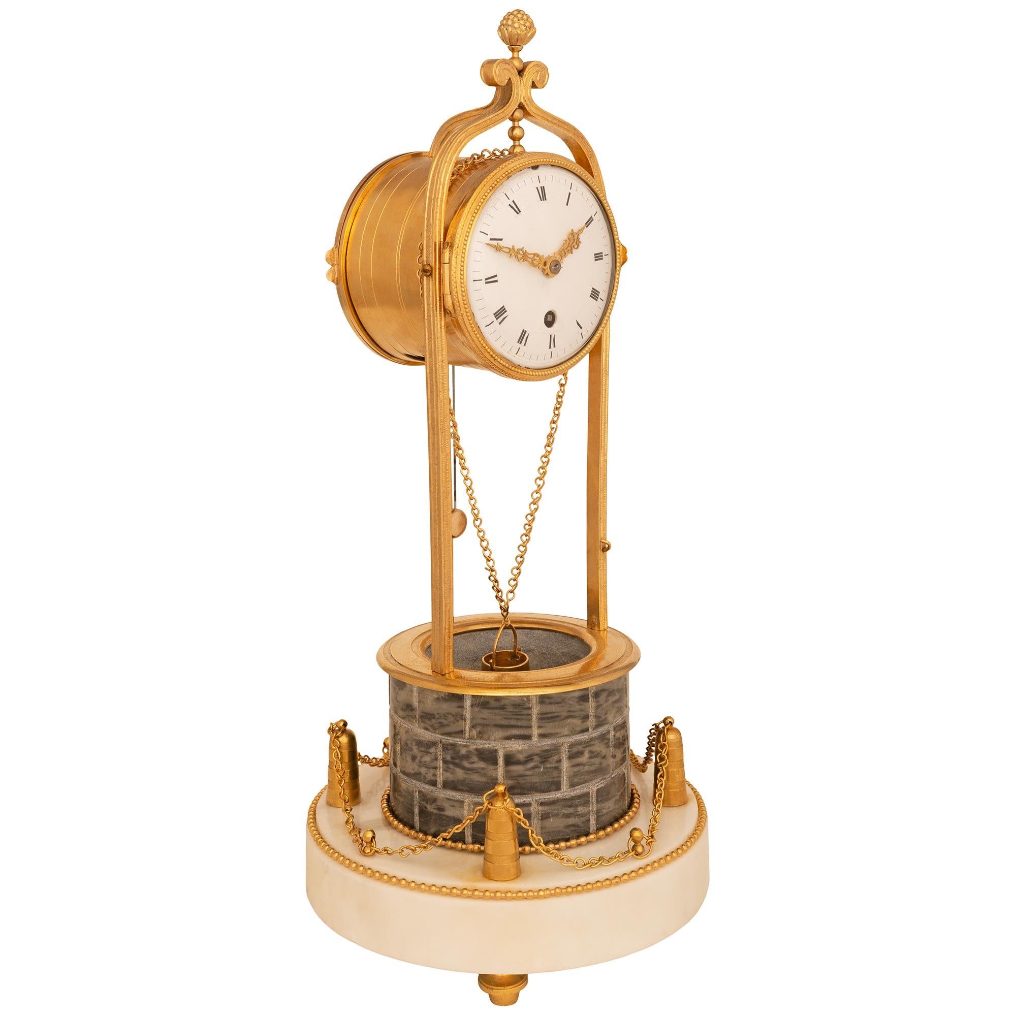 Francese Orologio di Sant'Anna in ormolu bianco Carrara Gris, Francia, inizio XIX secolo, Luigi XVI in vendita