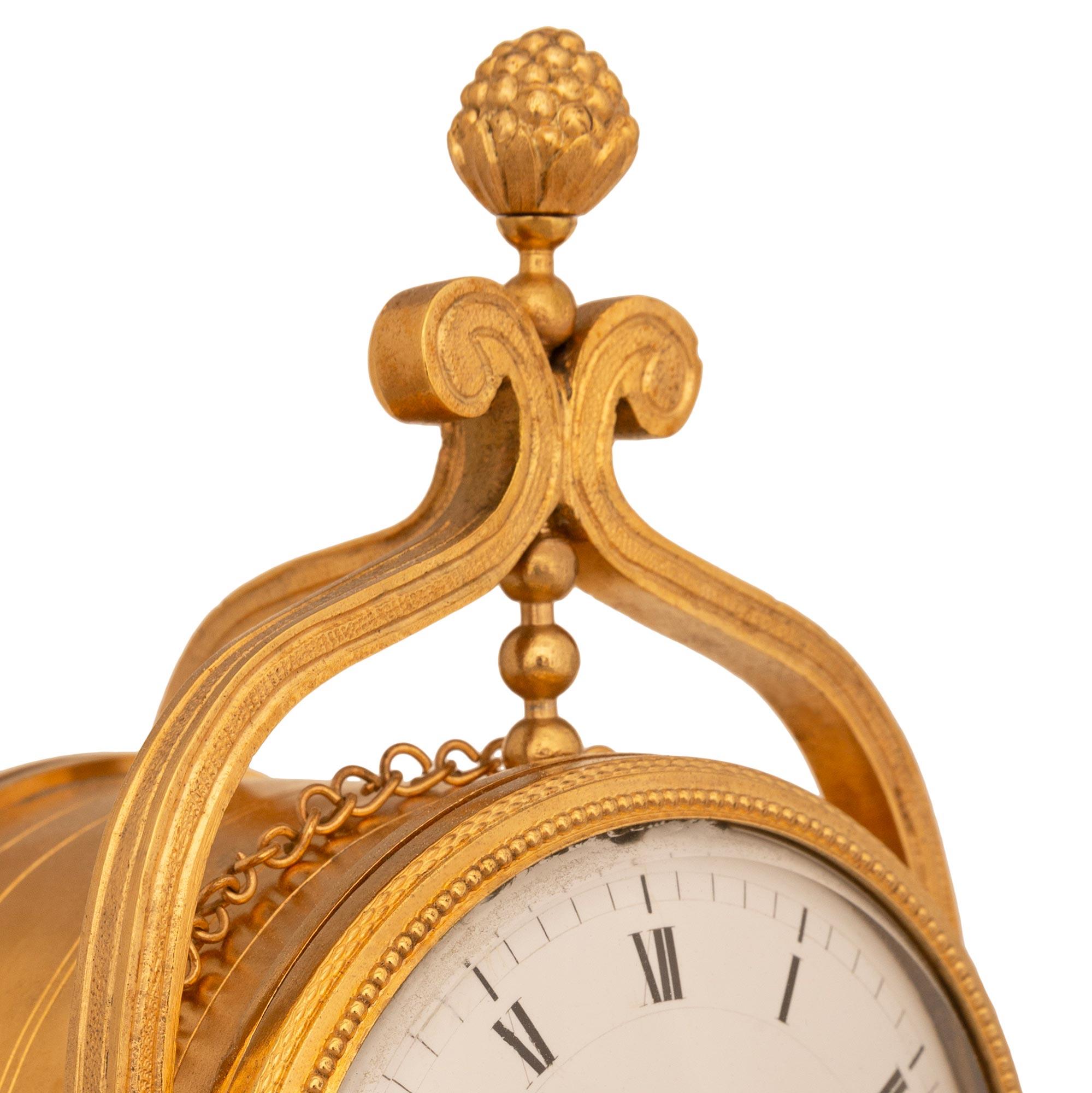 Similoro Orologio di Sant'Anna in ormolu bianco Carrara Gris, Francia, inizio XIX secolo, Luigi XVI in vendita