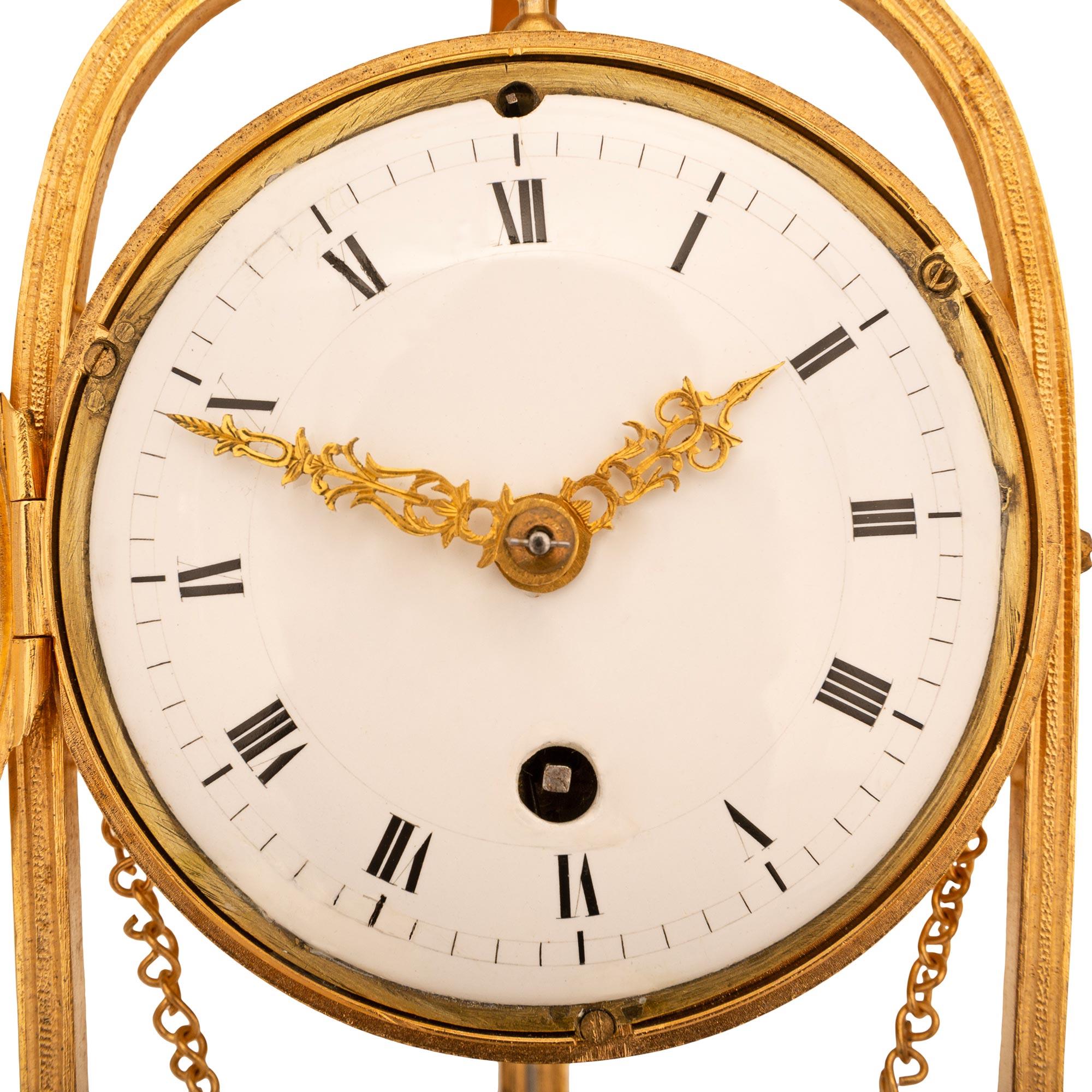Orologio di Sant'Anna in ormolu bianco Carrara Gris, Francia, inizio XIX secolo, Luigi XVI in vendita 1