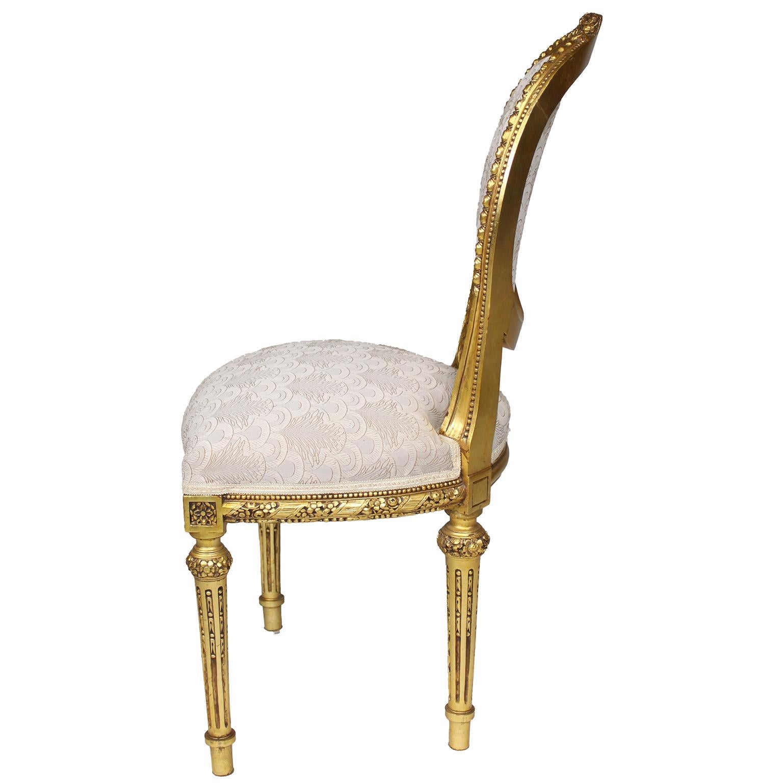 Französische 9-teilige Salon-Suite im Louis-XVI-Stil aus geschnitztem Giltholz, Anfang des 20. im Angebot 12