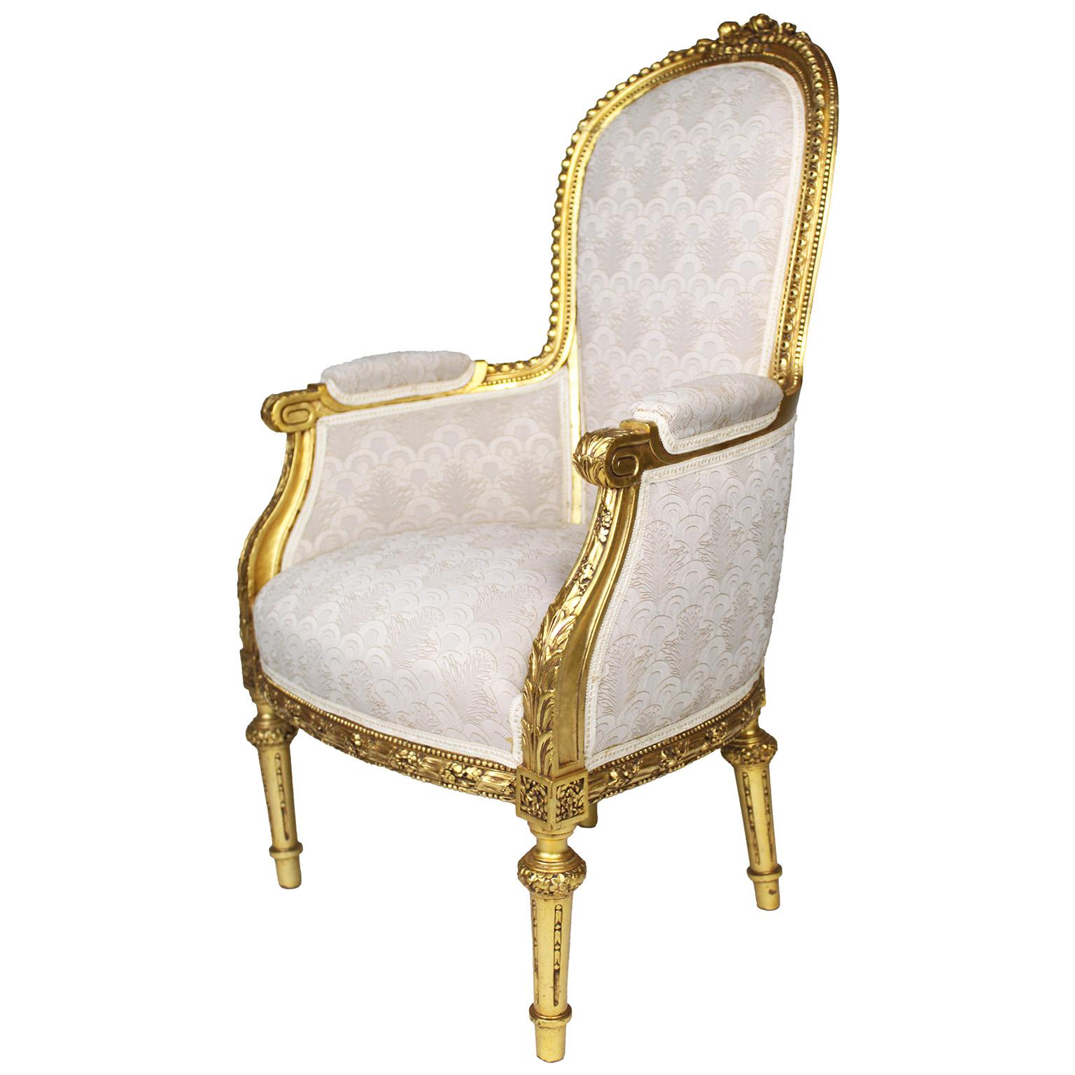 Französische 9-teilige Salon-Suite im Louis-XVI-Stil aus geschnitztem Giltholz, Anfang des 20. (Handgeschnitzt) im Angebot