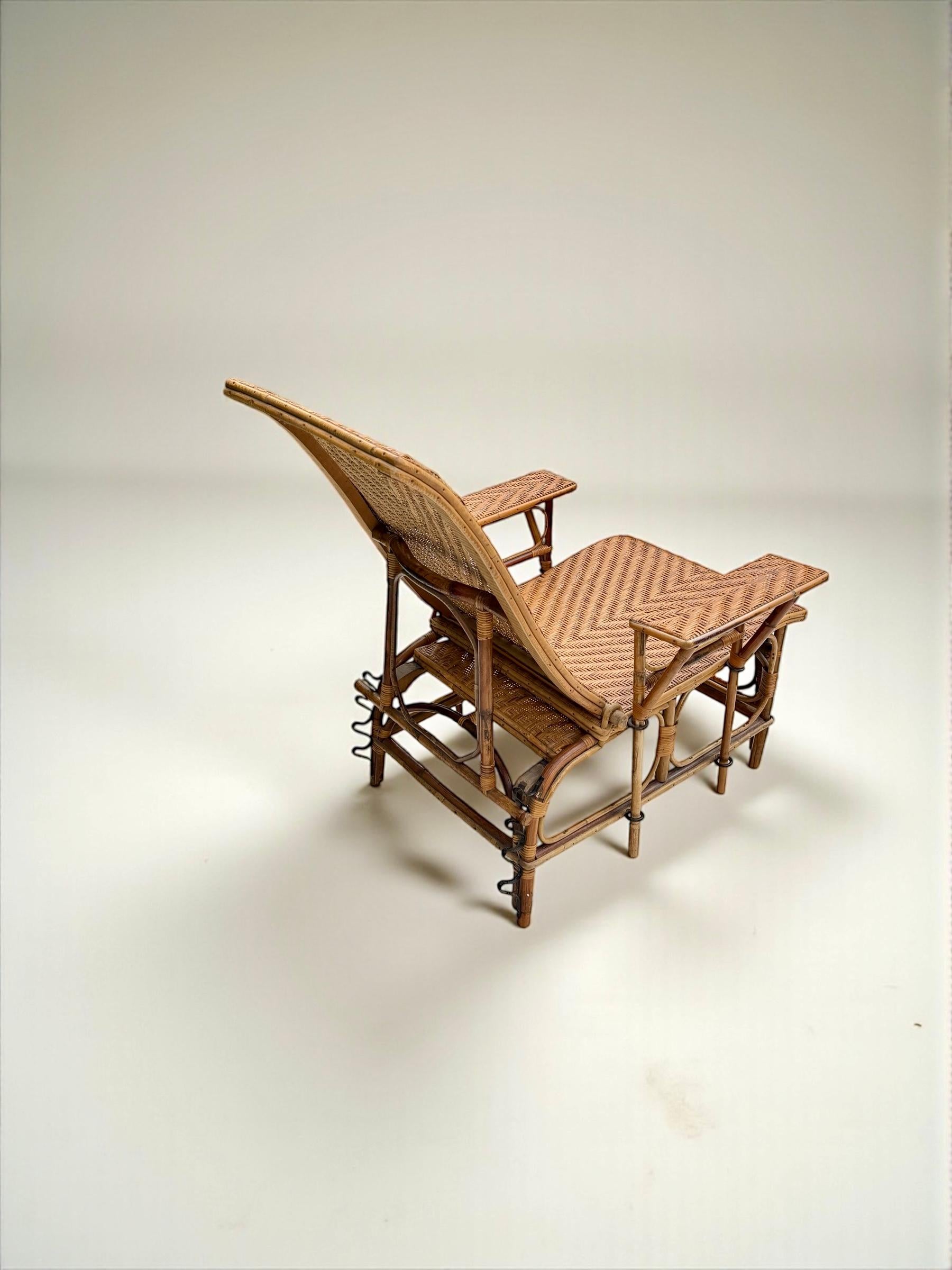 Français A.C.C., 20e siècle Chaise longue à vapeur en bambou et canne en vente
