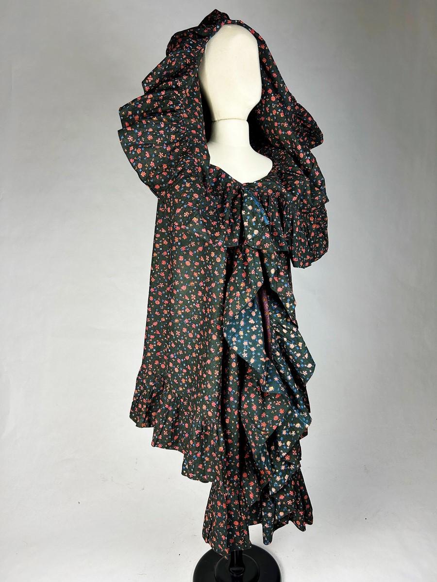 A French early Printed Cotton chintz cloak  - Provence Circa 1820-1850 For Sale 11