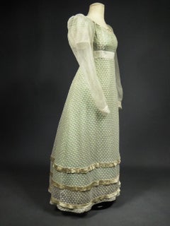 Robe de jour française brodée en blanc du début de la période Régence, circa 1815-1820