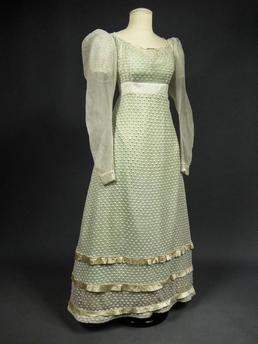 A French Early Regency White Embroidered Day Dress – Circa 1815-1820 2