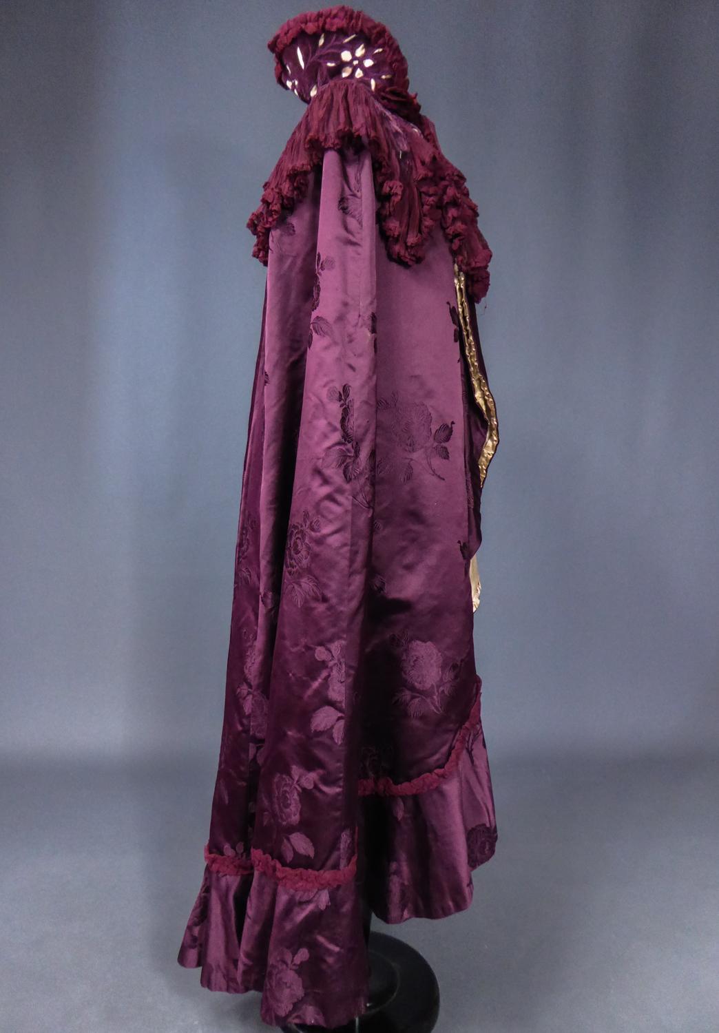 A French Edwardian Couture Evening Silk Cape with Medici Collar circa 1900 3