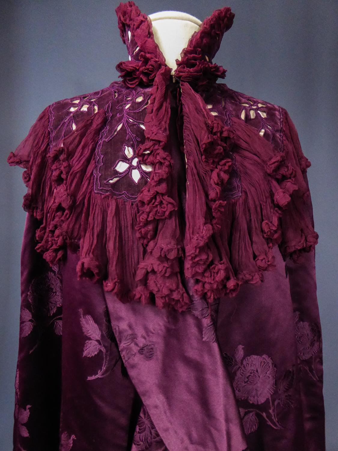 Women's A French Edwardian Couture Evening Silk Cape with Medici Collar circa 1900