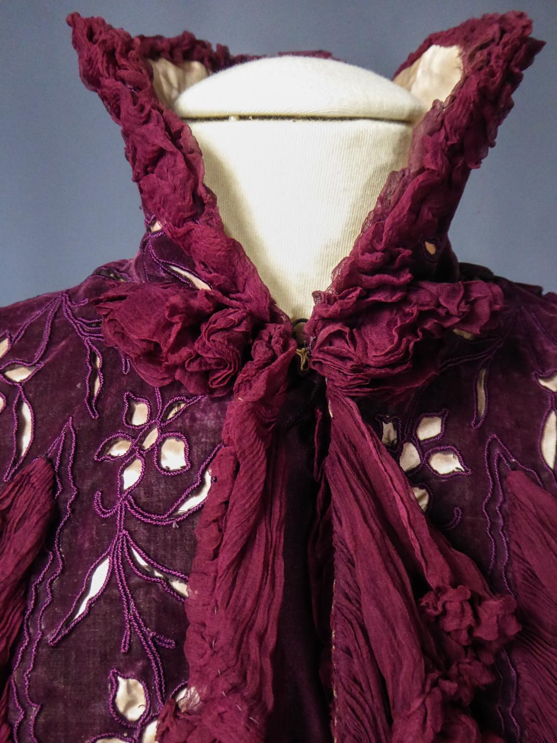A French Edwardian Couture Evening Silk Cape with Medici Collar circa 1900 1