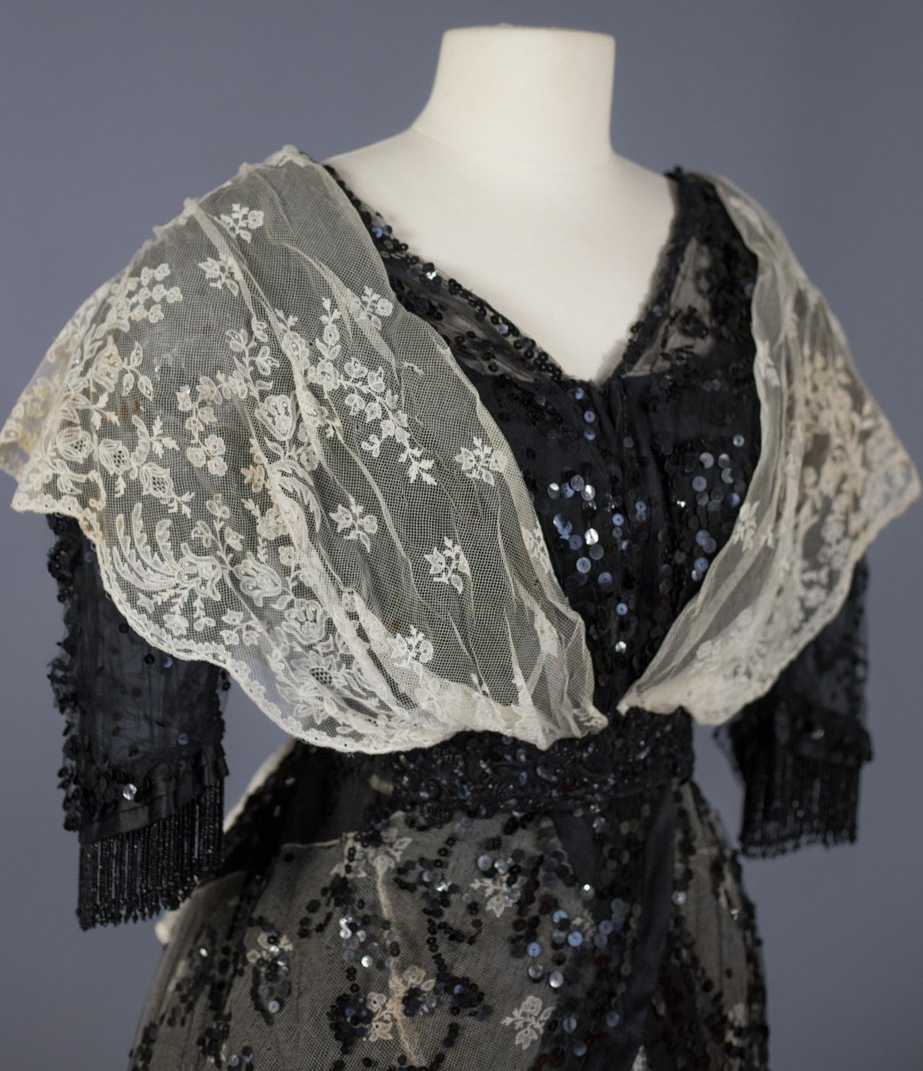 A French Edwardian Tulle Embroidered Evening Dress Circa 1900 3