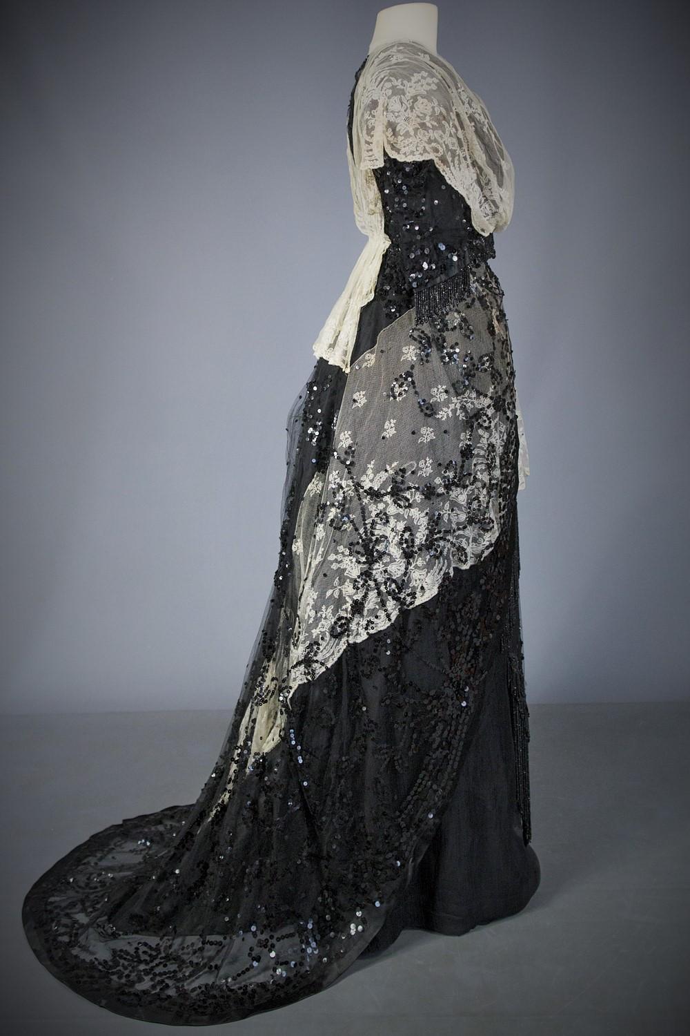 A French Edwardian Tulle Embroidered Evening Dress Circa 1900 4
