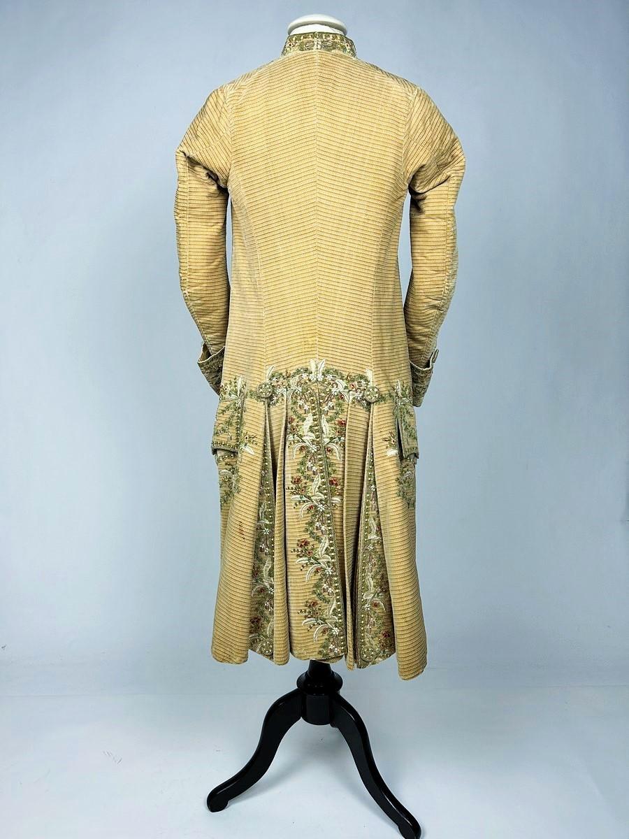 Habit de cour et gilet en velours brodé français vers 1780 6