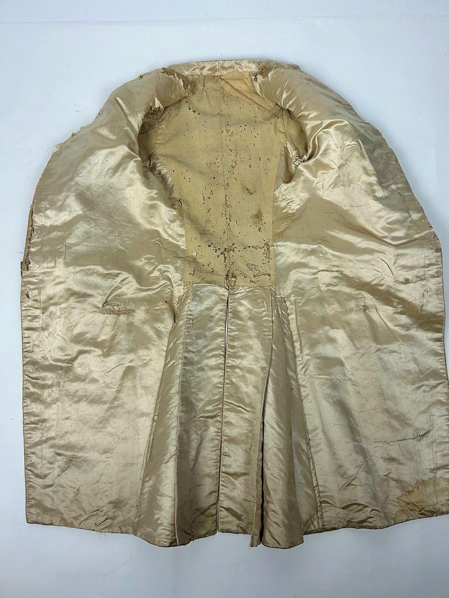 Habit de cour et gilet en velours brodé français vers 1780 12