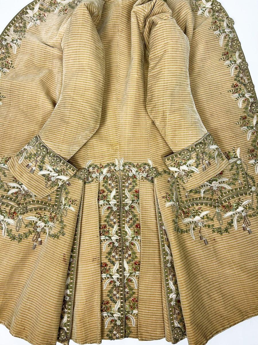 Habit de cour et gilet en velours brodé français vers 1780 14