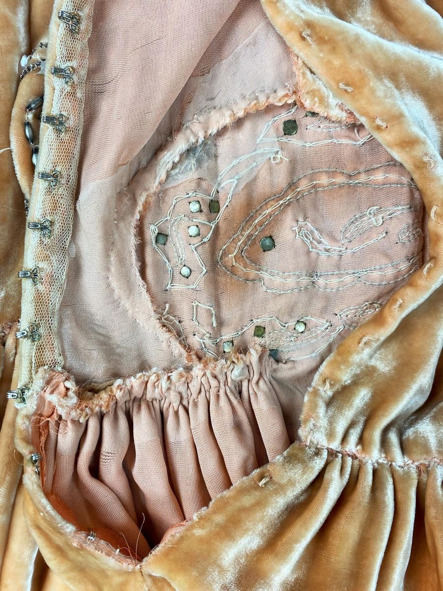 A french embroidered velvet Robe de style by Jeanne Lanvin Couture - A W 1924 12