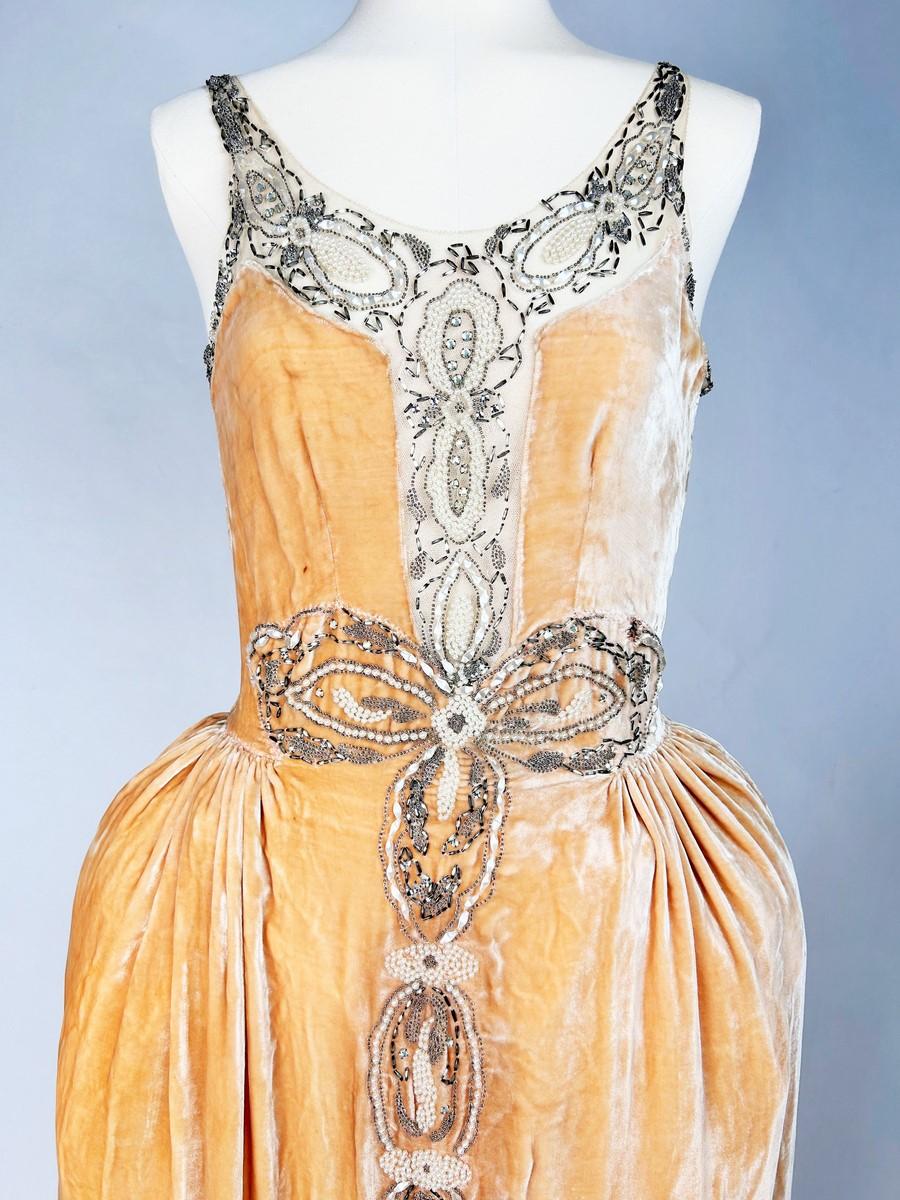 A french embroidered velvet Robe de style by Jeanne Lanvin Couture - A W 1924 3