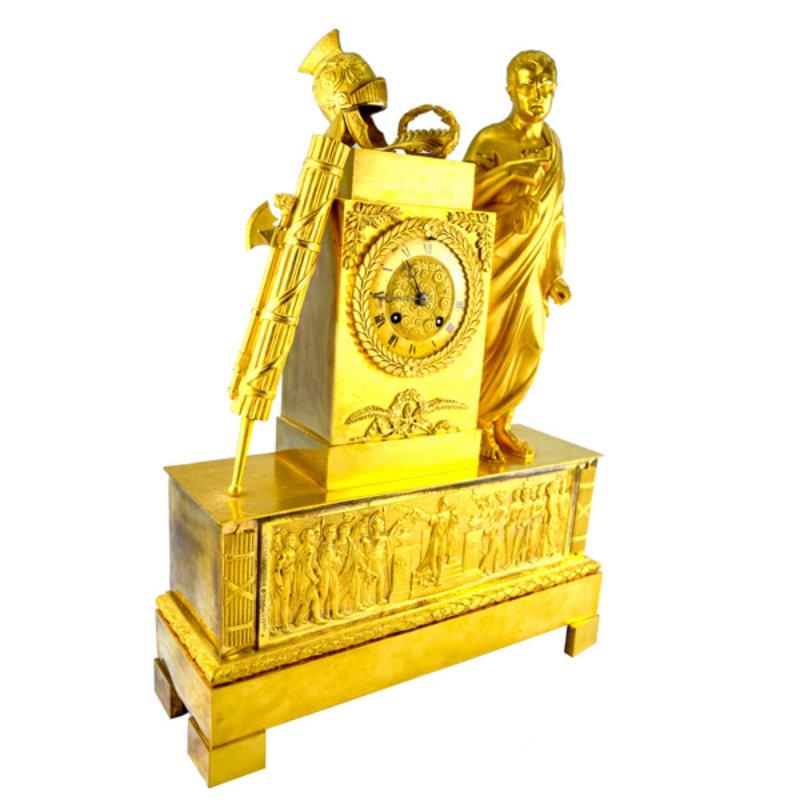 Une horloge Empire française figurative en bronze doré, 