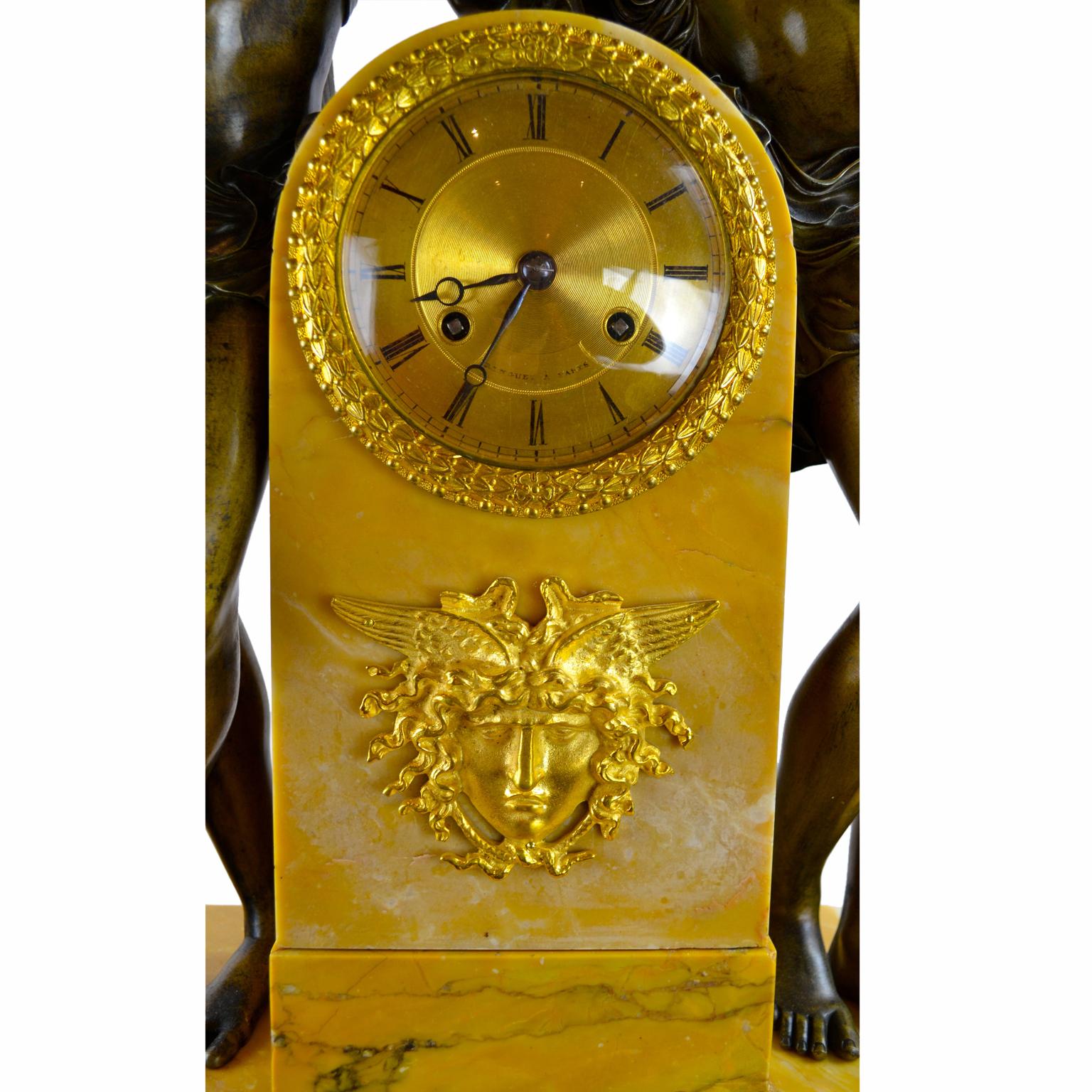 Garniture d'horloge allégorique Empire français de « Psyché Crowning Amor » (amère couronne couronnée) en vente 3
