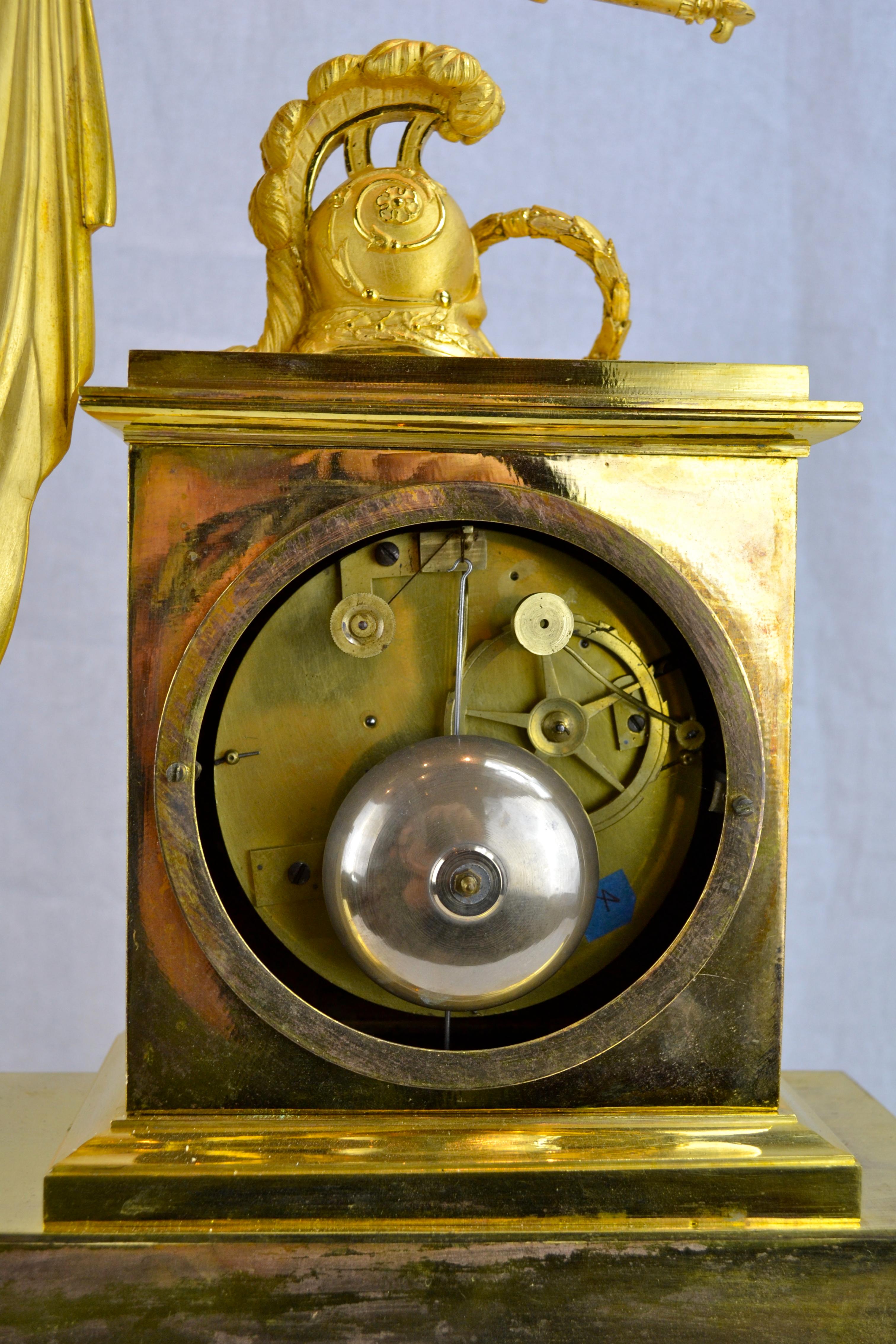 Horloge Empire française représentant Louis XVI habillé comme Caesar en vente 7