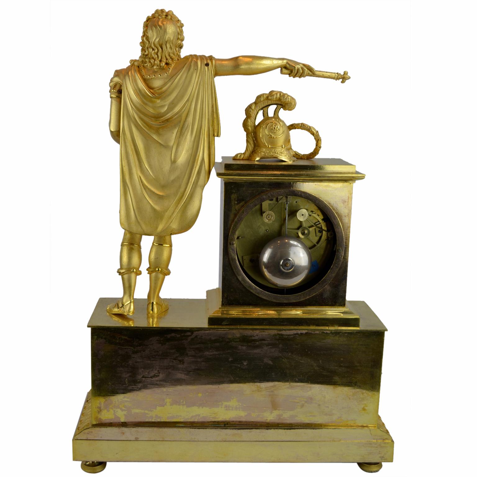 Bronze Horloge Empire française représentant Louis XVI habillé comme Caesar en vente