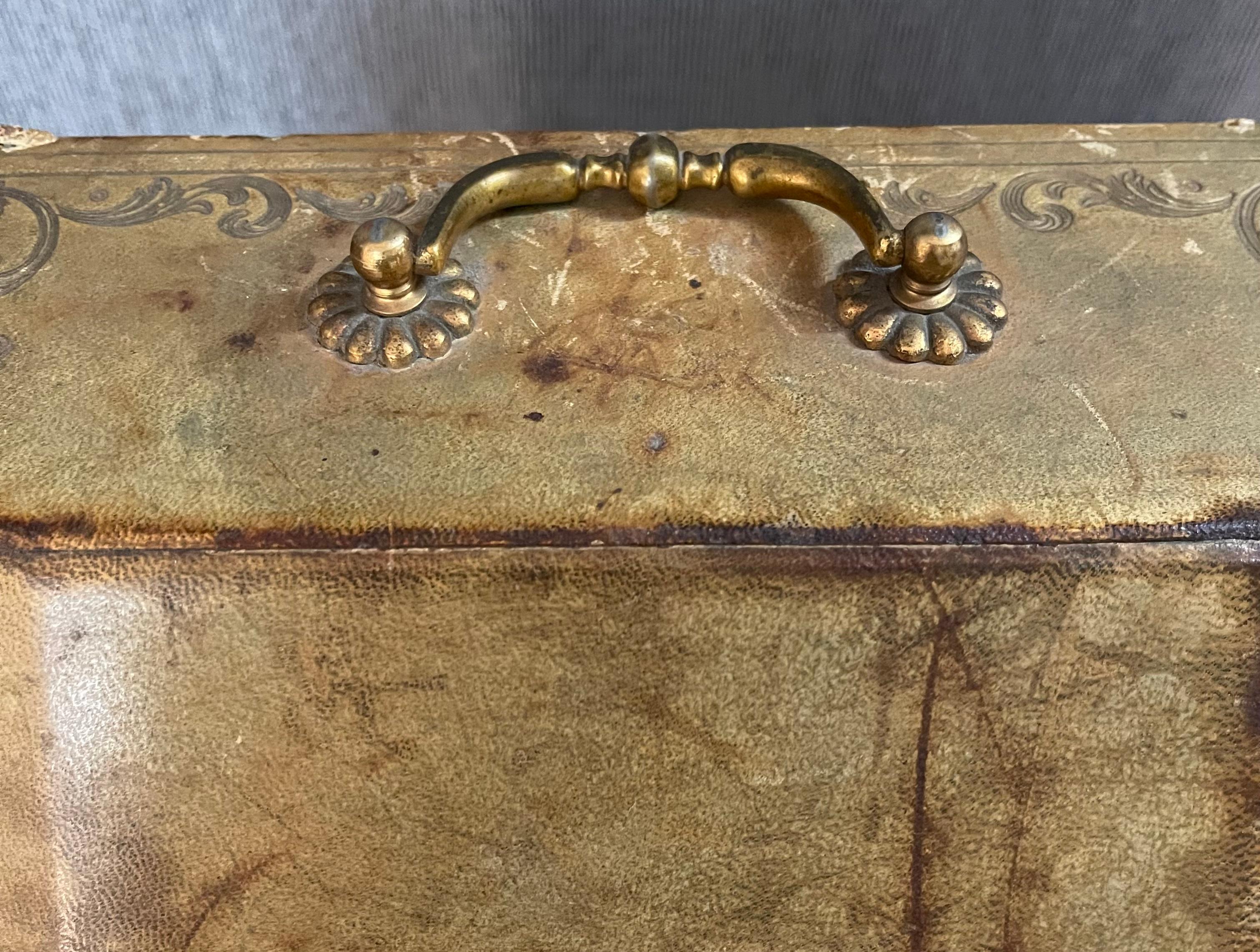 Caja de cuero marroquí dorado imperio francés en Bastante bueno estado para la venta en Roma, IT