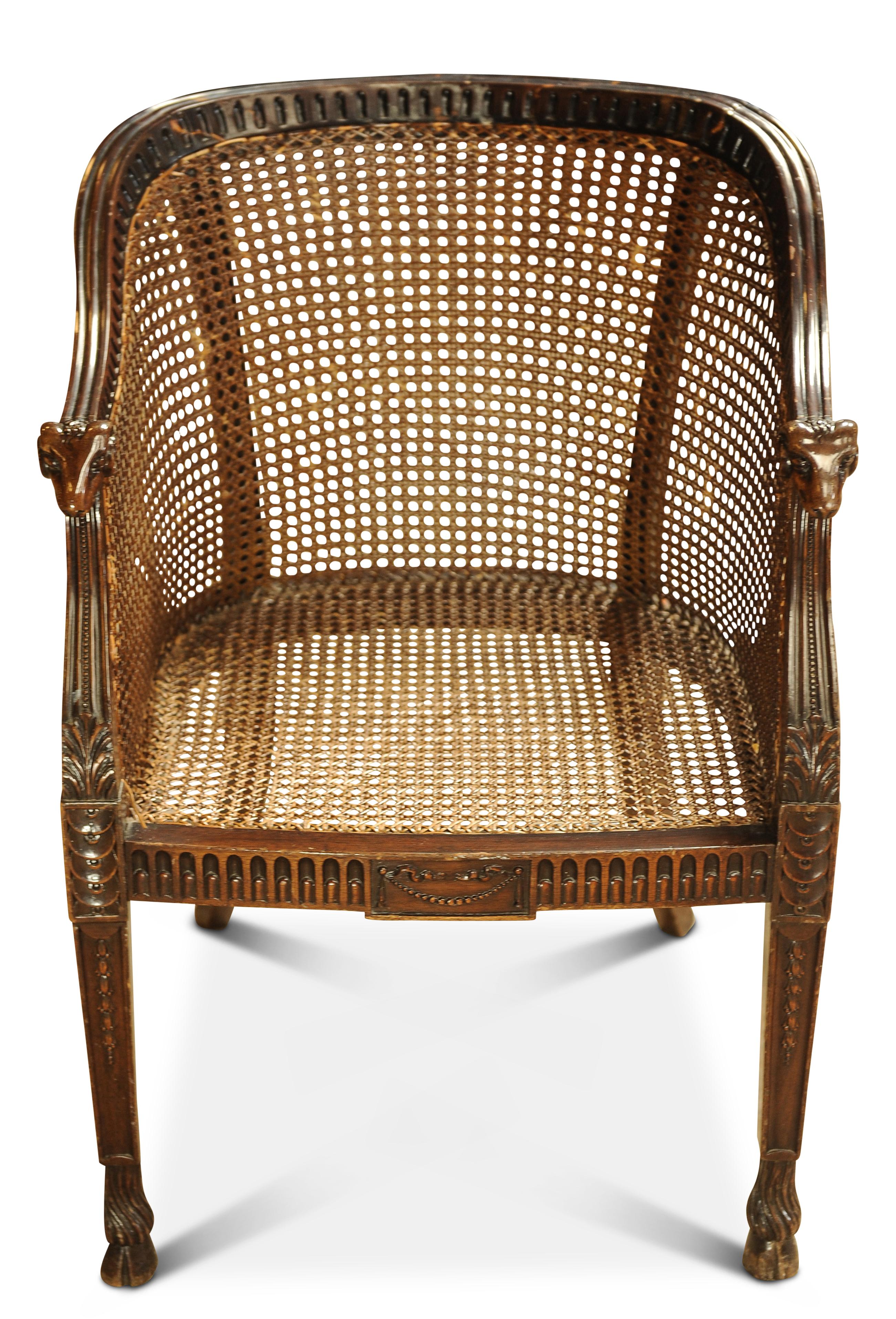 Neoclassico Poltrona Cane Bergere con struttura in mogano francese Impero con terminale a testa di ariete in vendita